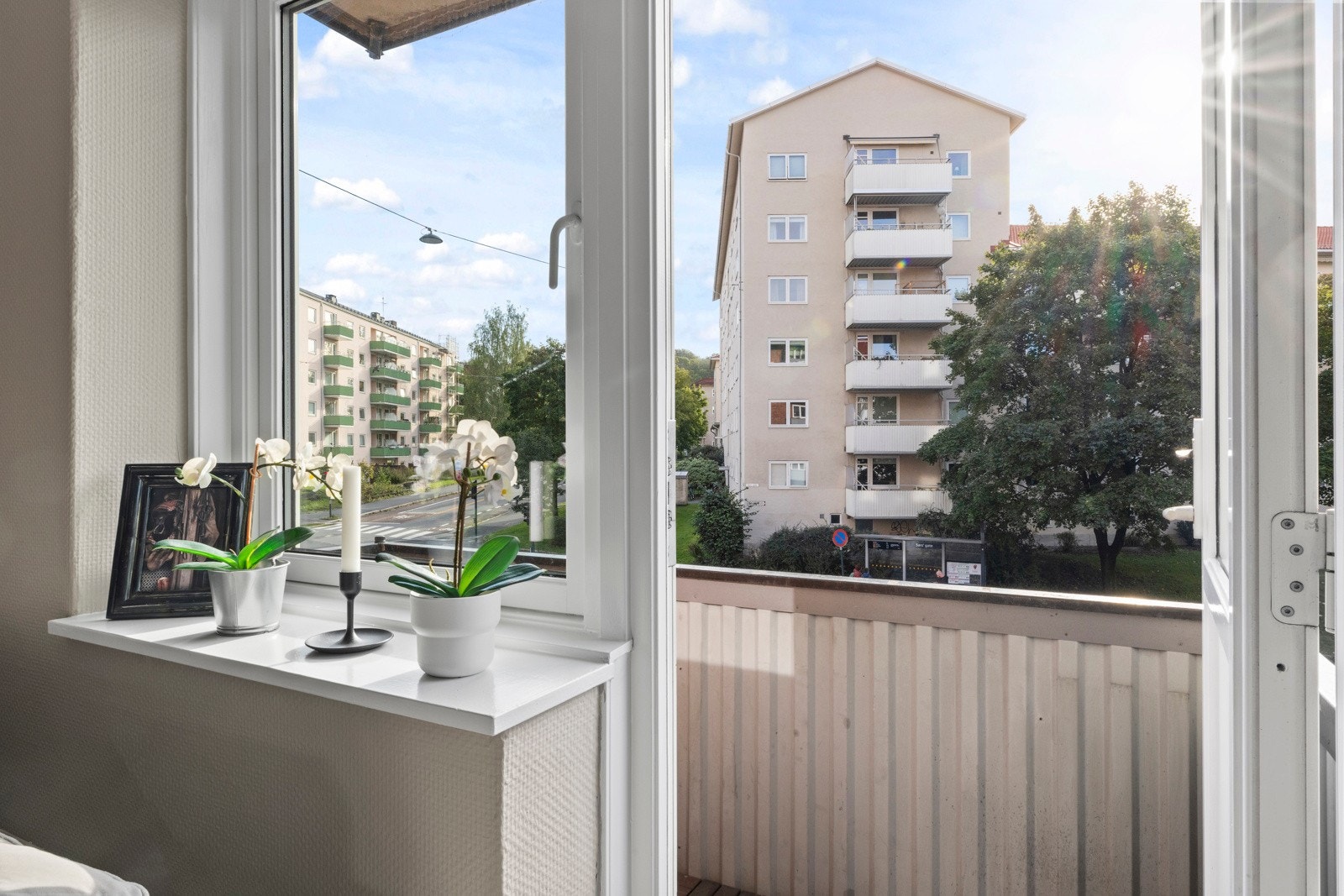 Fra stuen er det utgang til en balkong. Galleribilde