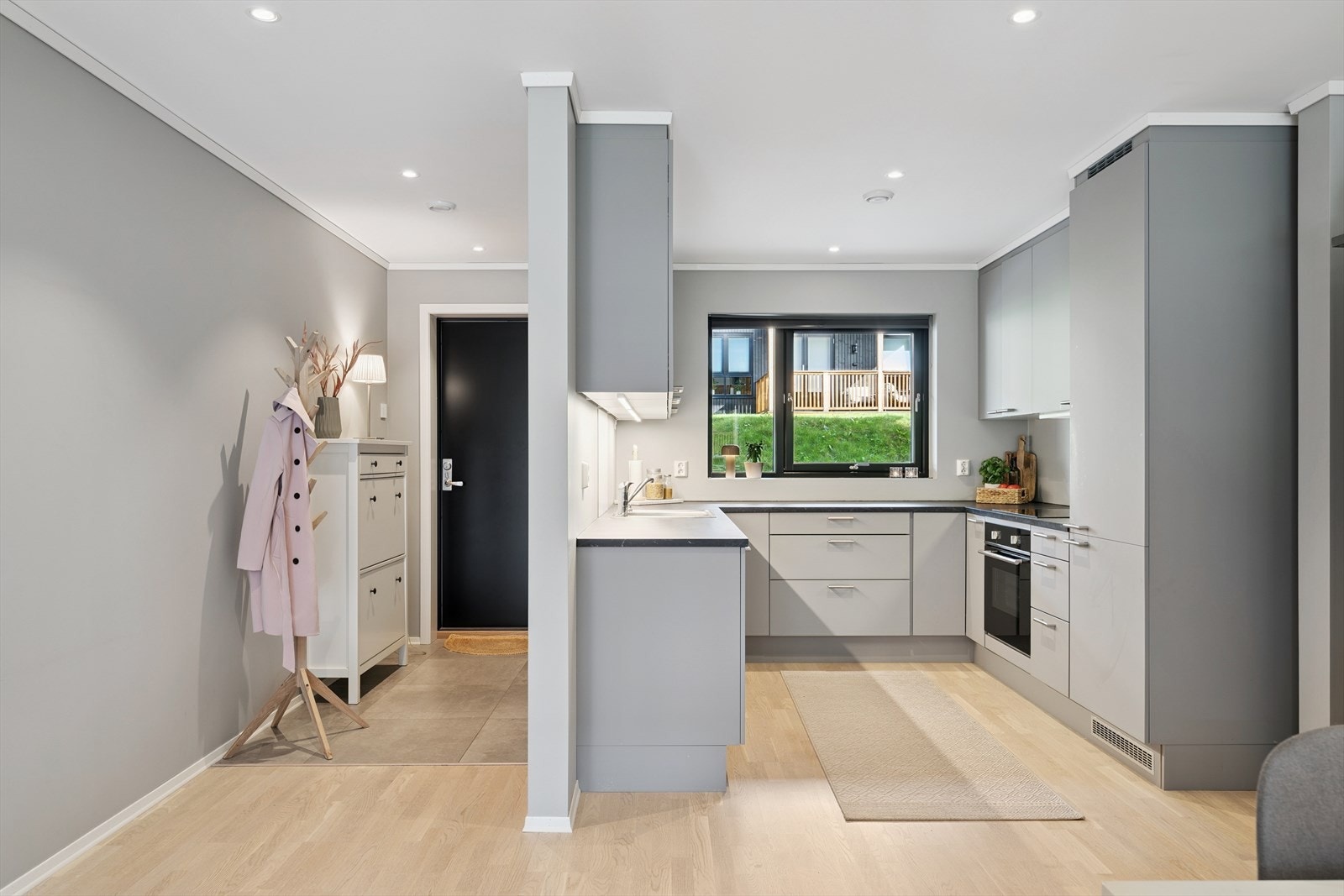 Leiligheten har en praktisk og åpen planløsning Galleribilde