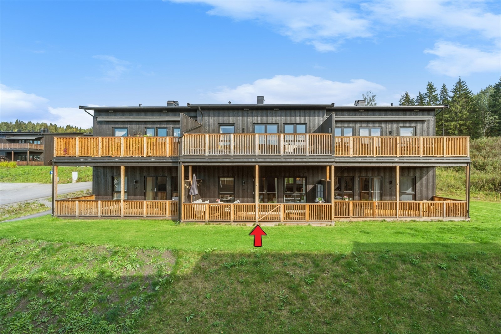 Leiligheten ligger i 1. etasje og har trappe fri adkomst Galleribilde