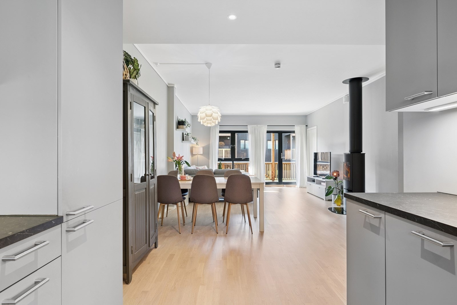 God plass til spiseplassen ved kjøkken Galleribilde