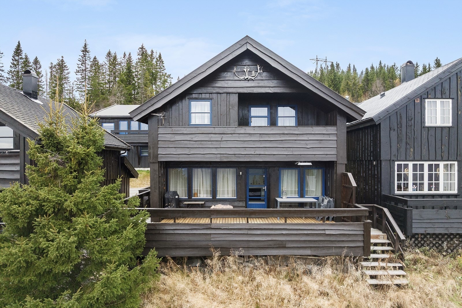 Velkommen til Bortigardtunet 13, presentert av Bendik Blumenthal ved Nordvik Hyttemegling! Foto: Diakrit Galleribilde