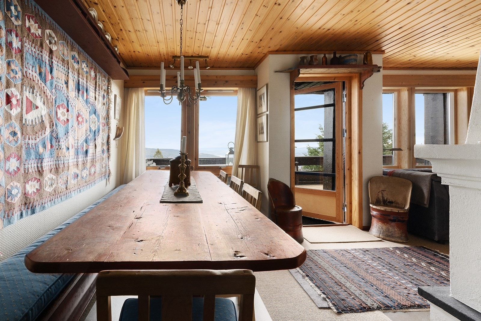 Fra stuen har du direkte utgang til terrassen. Galleribilde