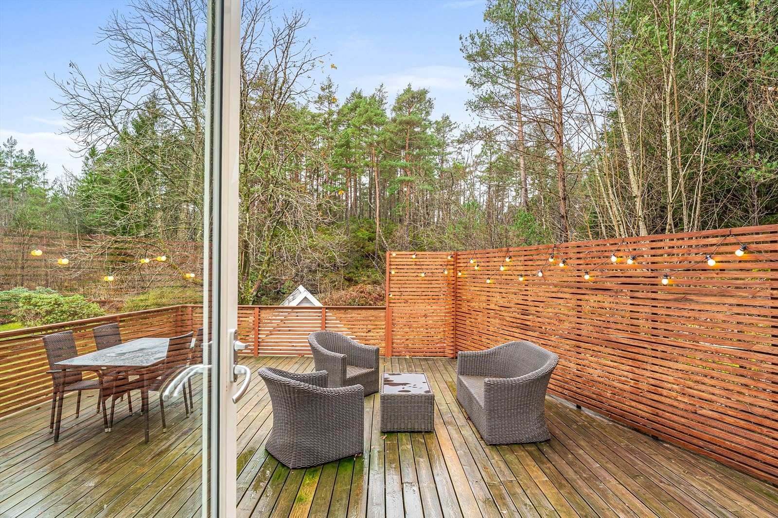 Gode måltider kan enkelt nytes ute i sommerhalvåret Galleribilde