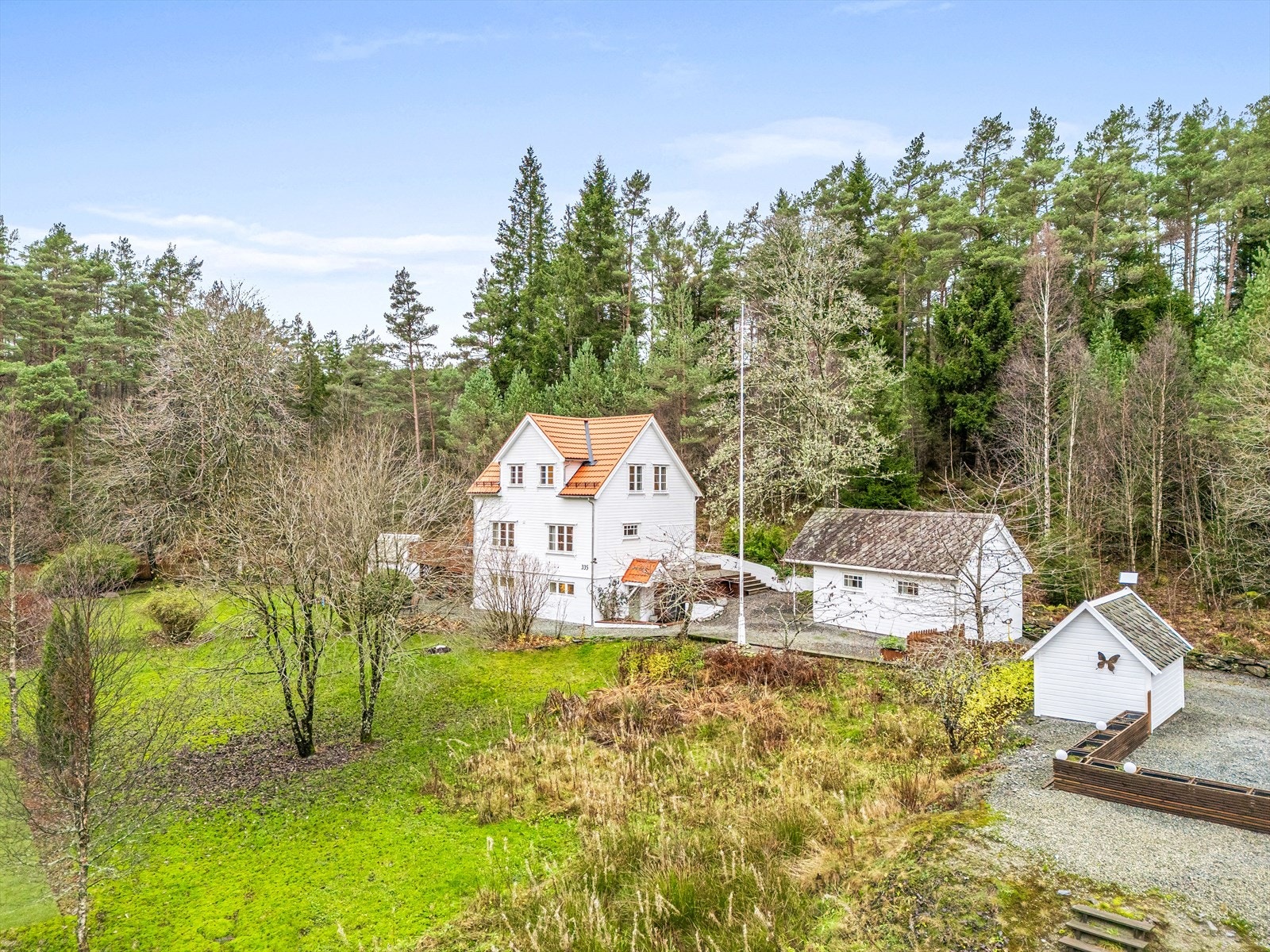 Velholdt og sjarmerende enebolig på stor tomt Foto: Studiovest (Aleksander Koløy) Galleribilde