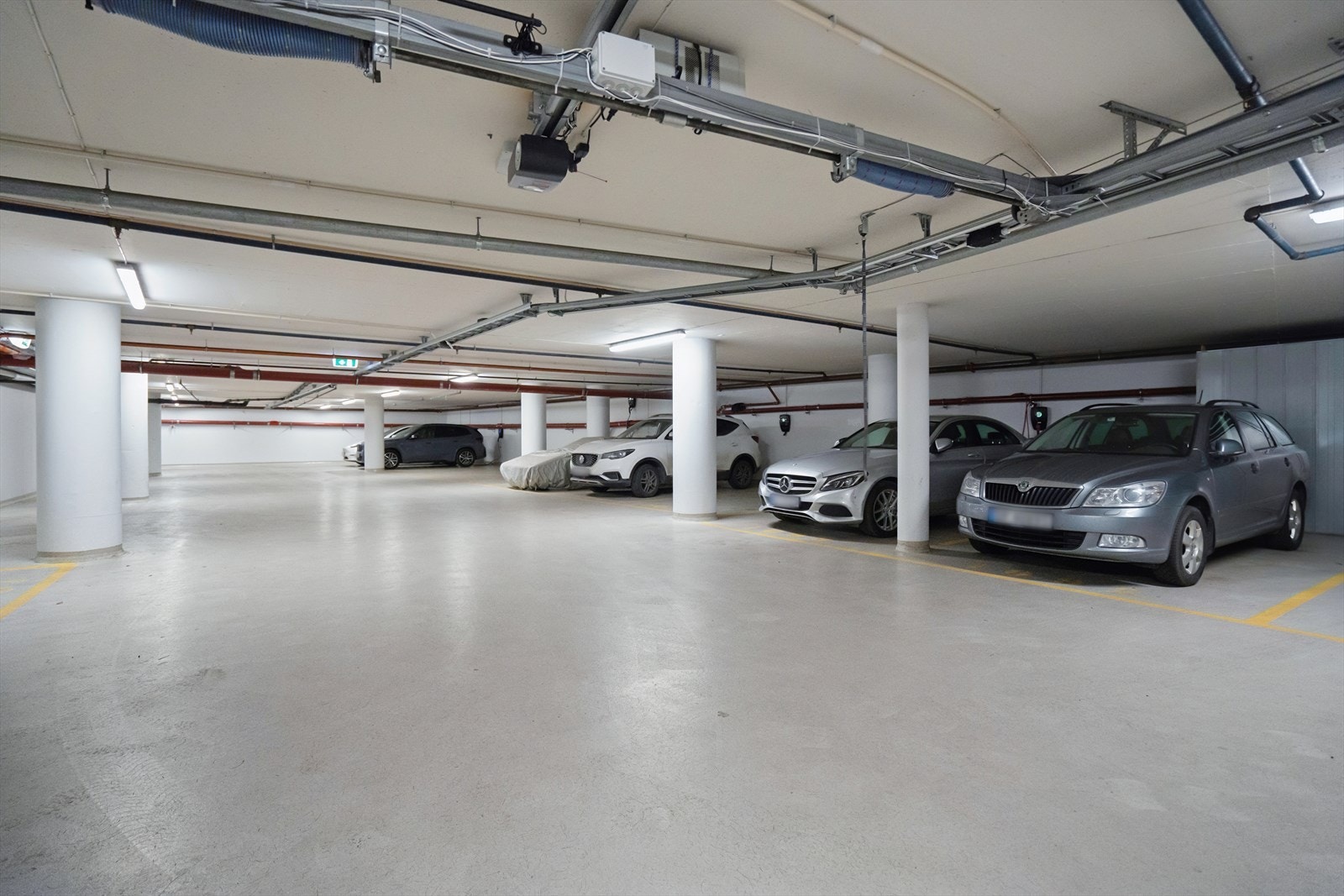 Garasjeanlegg i sameiet. Galleribilde