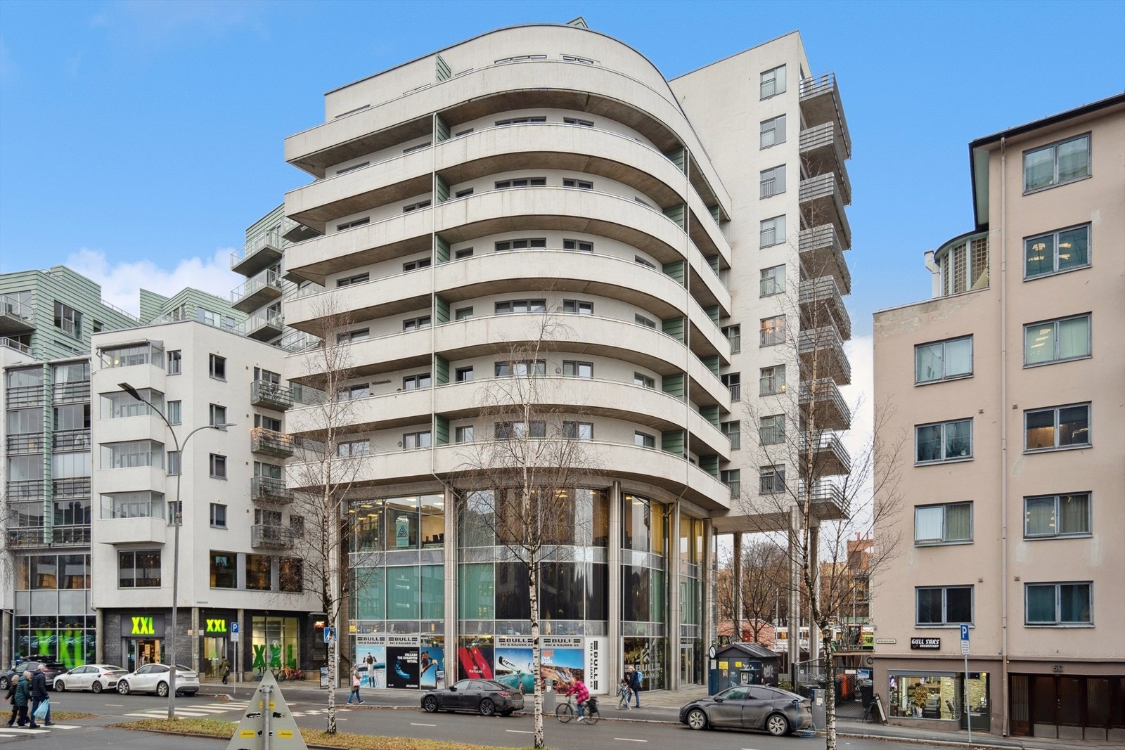 Leiligheten ligger i et moderne bygg fra 2009 og har en populær beliggenhet like ved Majorstuen t-bane. Galleribilde