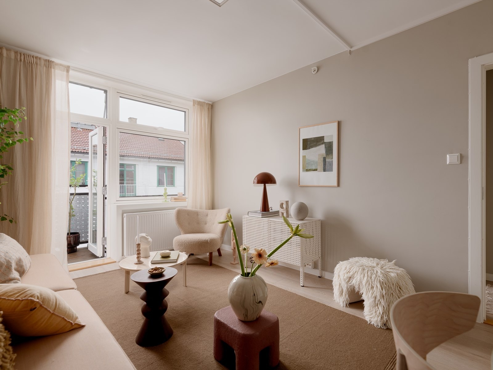 Leiligheten byr på gode lys- og solforhold og en sjelden god atmosfære, i tillegg til en populær beliggenhet! Galleribilde