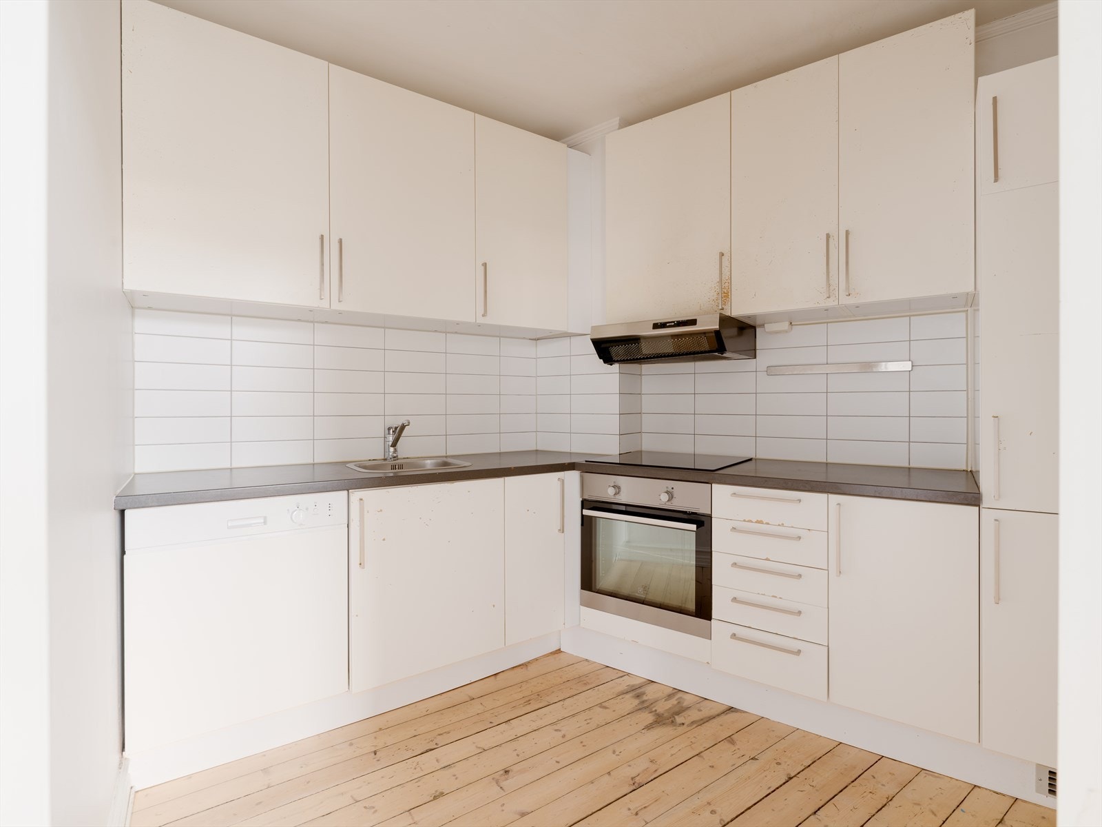 Lyst separat kjøkken. Galleribilde