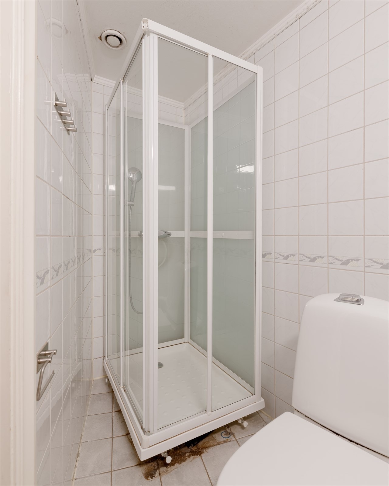 Dusjkabinett i hjørnet. Galleribilde