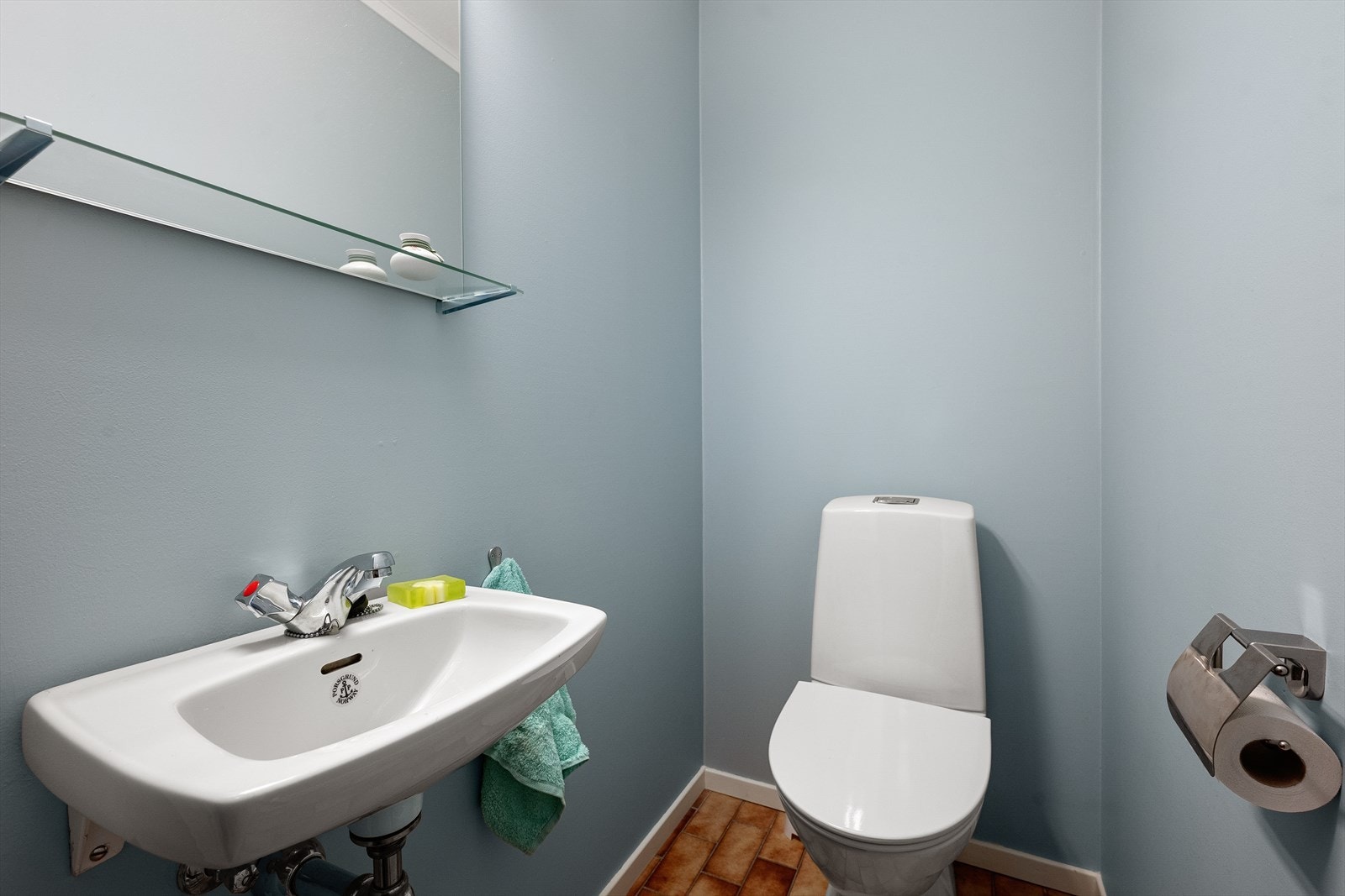 Eget separat toalettrom i 2. etasje - svært praktisk for familien Galleribilde