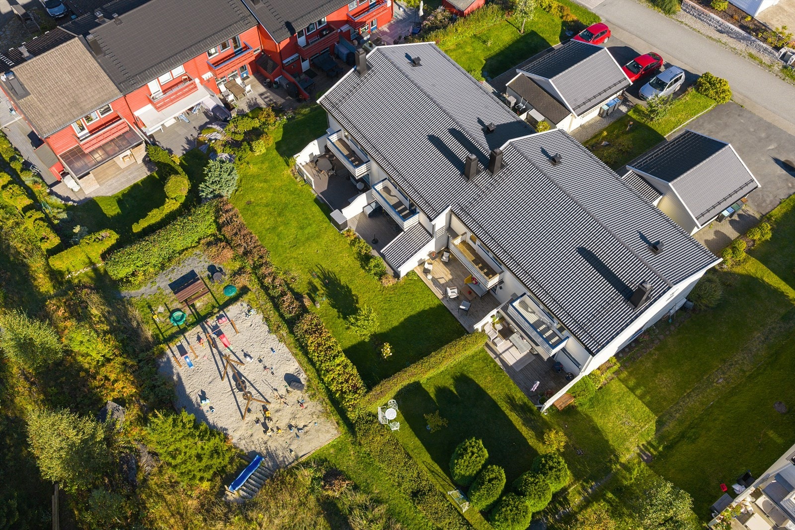 Brendsrud er et attraktivt boområde som kombinerer det landlige og rolige, med kort vei til alt av servicetilbud, kollektivtransport og et rikt utvalg av fritidsaktiviteter Galleribilde