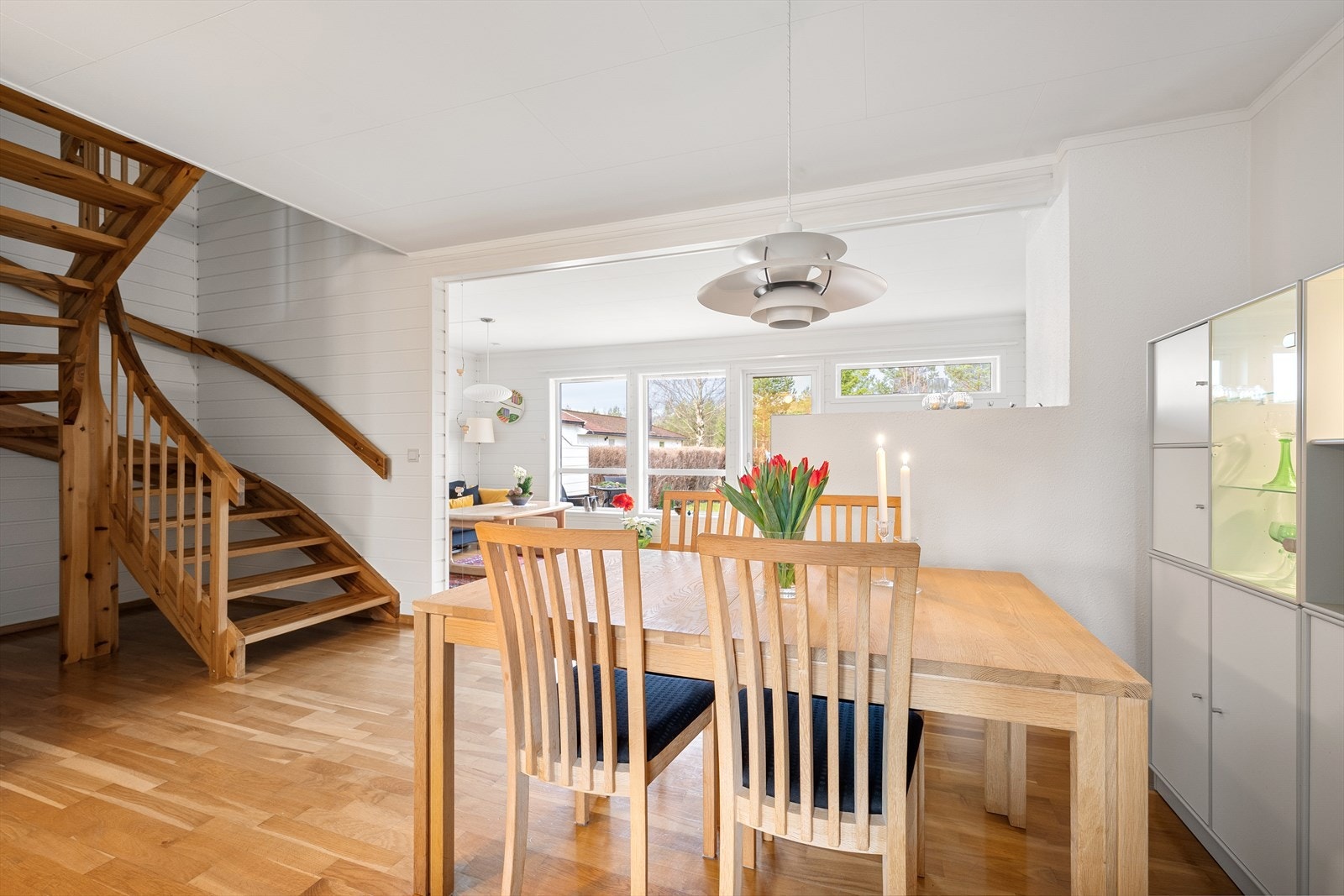 Her er det god plass til å samle familie og venner til middagsselskap Galleribilde