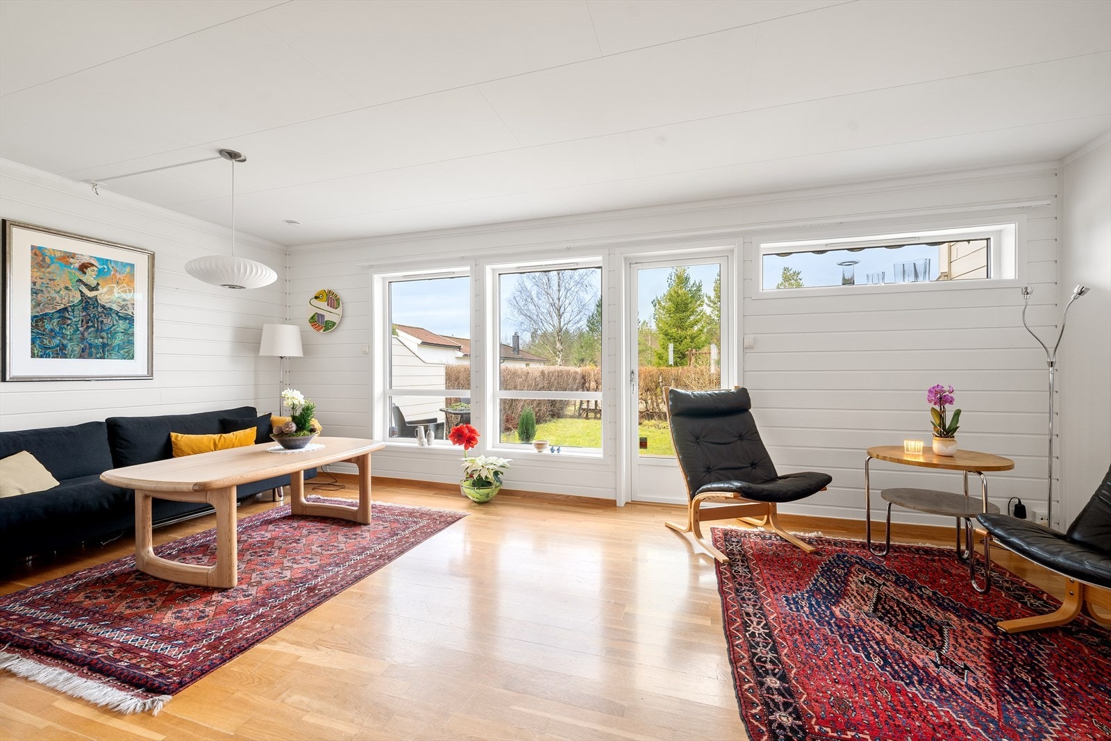 Boligen fremstår som lys, romslig og med mange muligheter for den som ønsker å sette sitt eget preg. Galleribilde