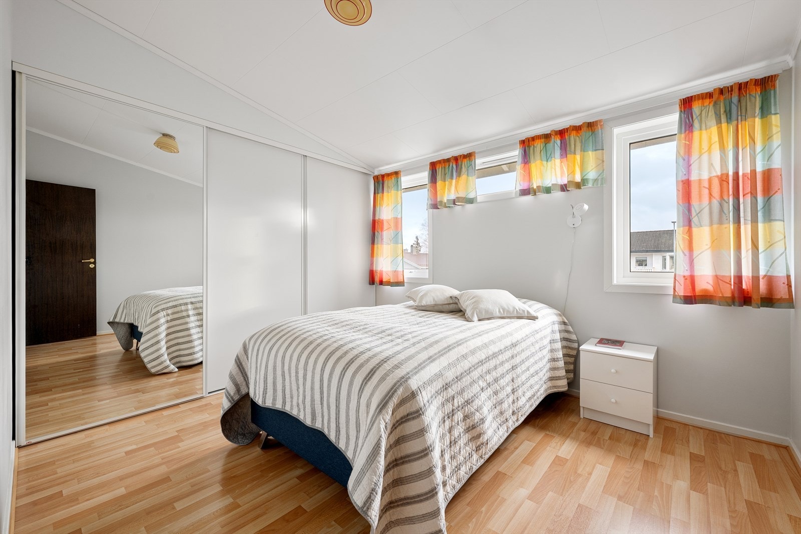 Boligen har tre soverom i 2. etasje Galleribilde