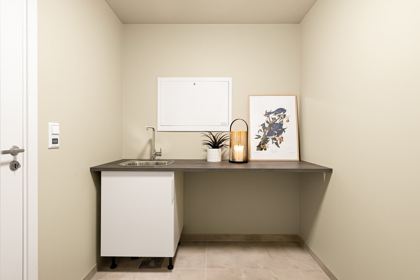 Separat vaskerom i 1. etg. som også fungerer som teknisk rom. Galleribilde