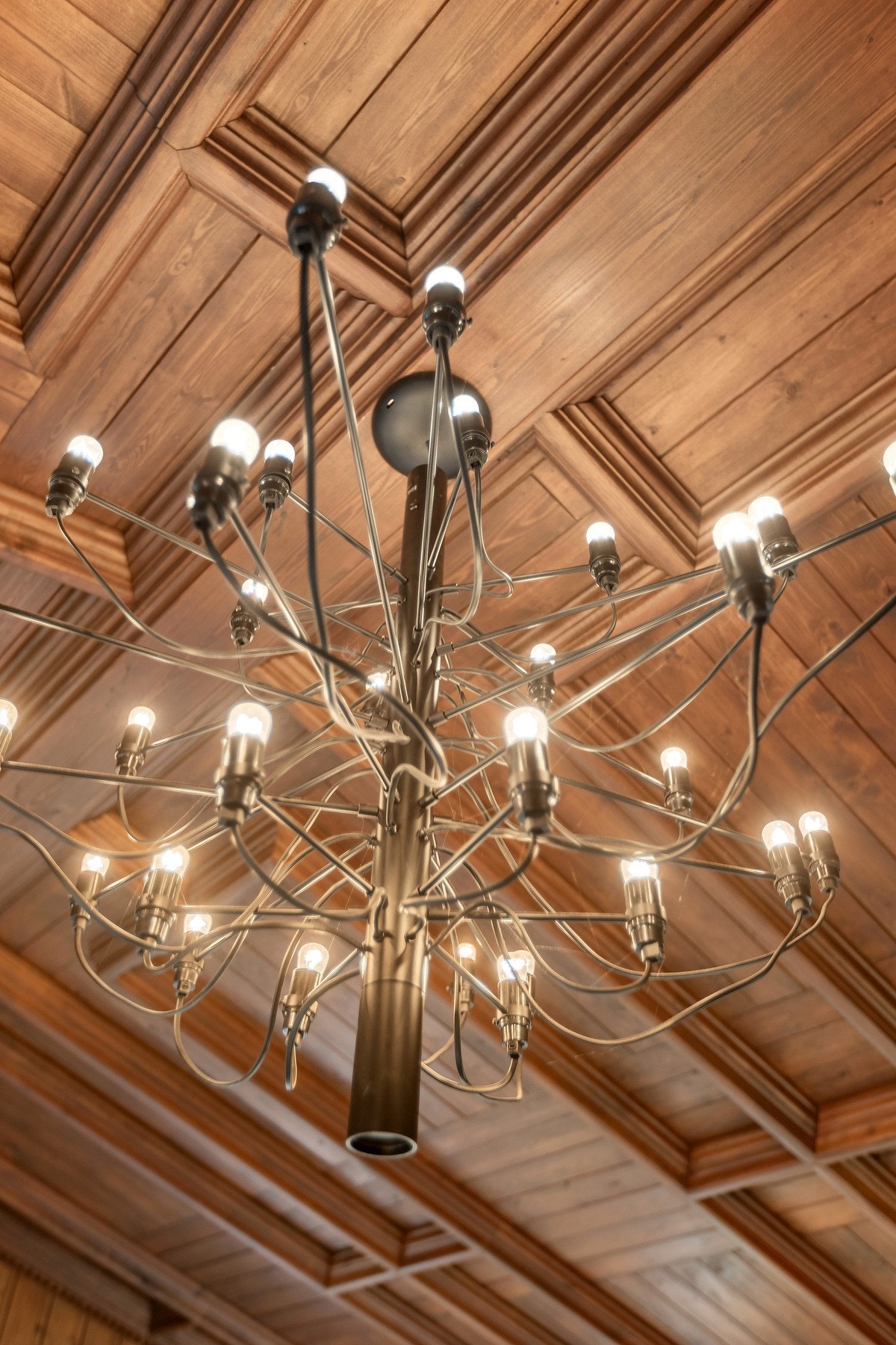 Den generøse takhøyden gir hytta et eksklusivt preg.