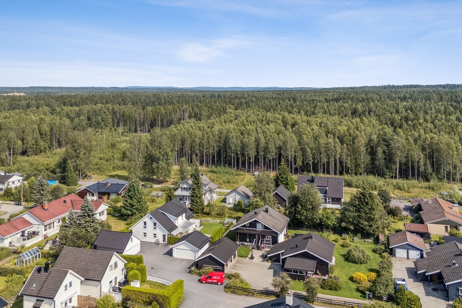 Kort vei til turstier, grøntområder og populære Nordbytjernet med helårige rekreasjonsmuligheter. Galleribilde
