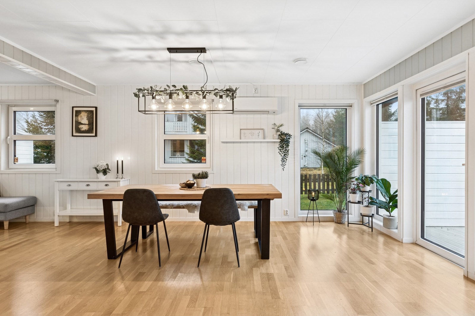 Her kombineres praktiske løsninger med et varmt og innbydende uttrykk. Galleribilde