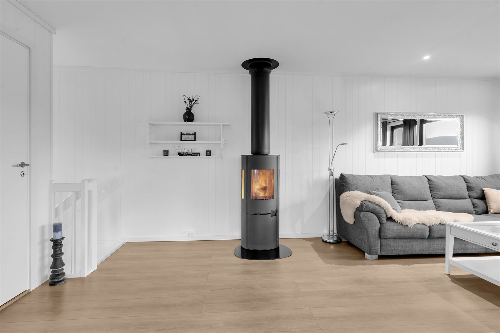 Vedovn i stua som gir lun og god varme på de kalde dagene Galleribilde