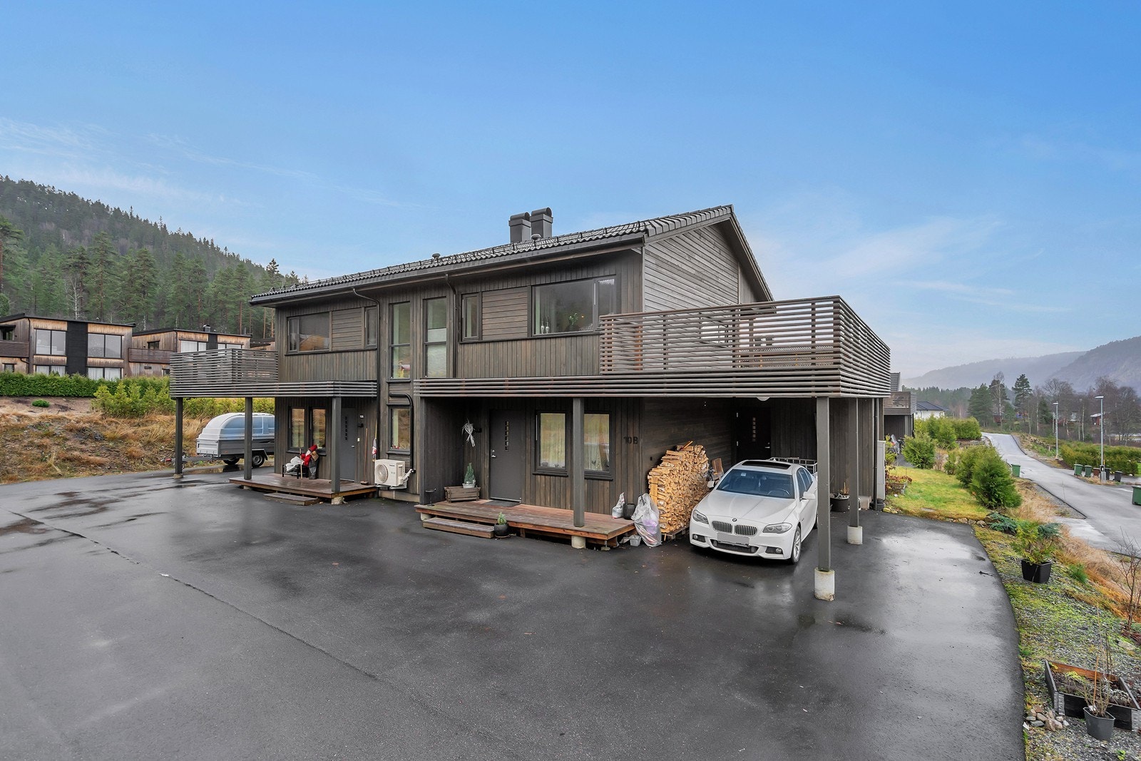 Parkering i carport Galleribilde