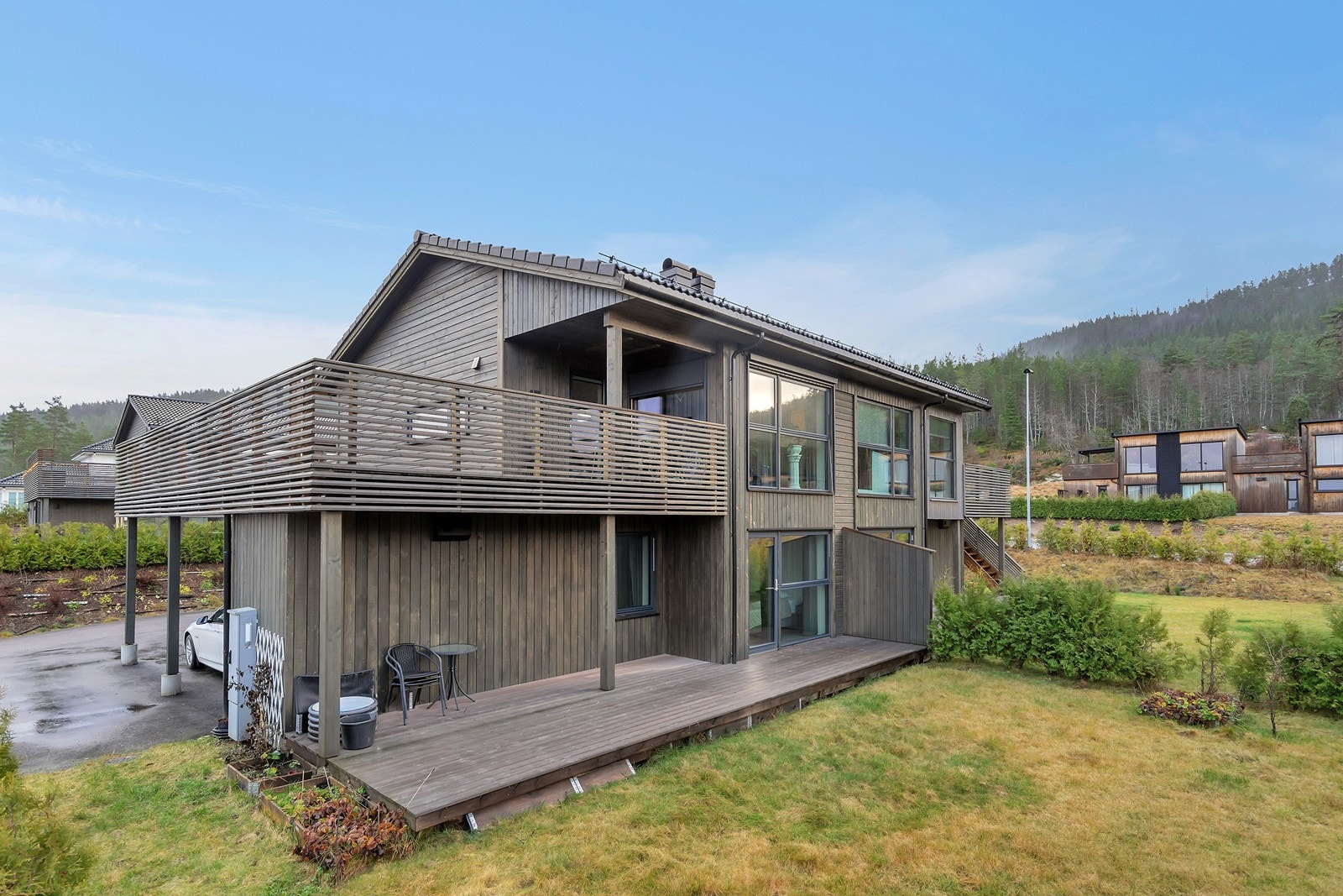 Terrasse på baksiden av huset Galleribilde