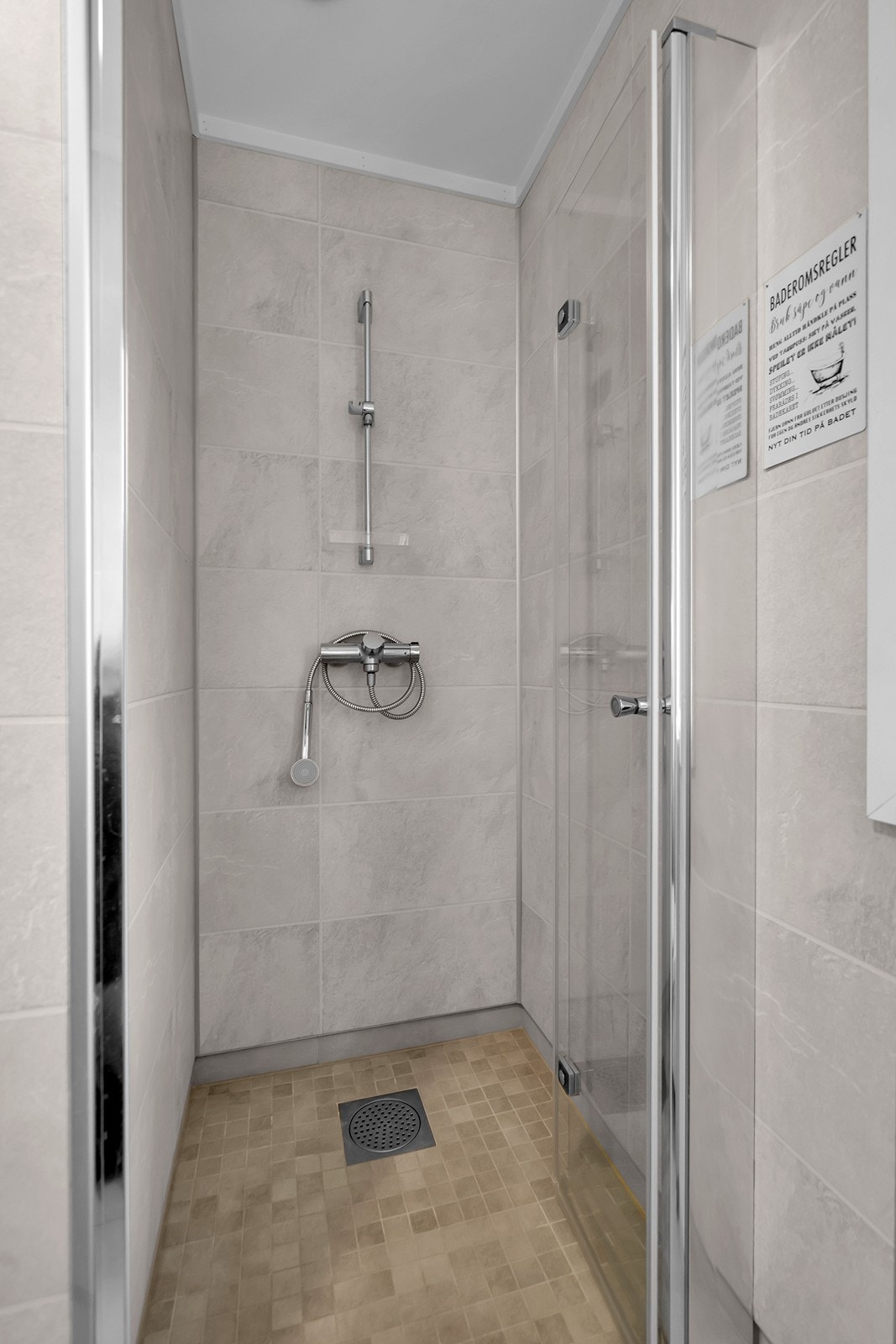 Dusjnisje på bad i 2.etg Galleribilde