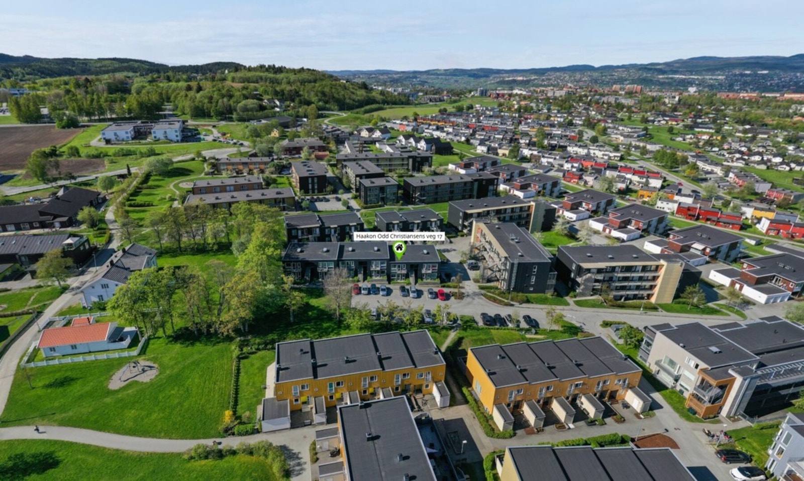 Klikk deg inn på "360-visning"-ikonet og gjør deg kjent med nabolaget. Galleribilde