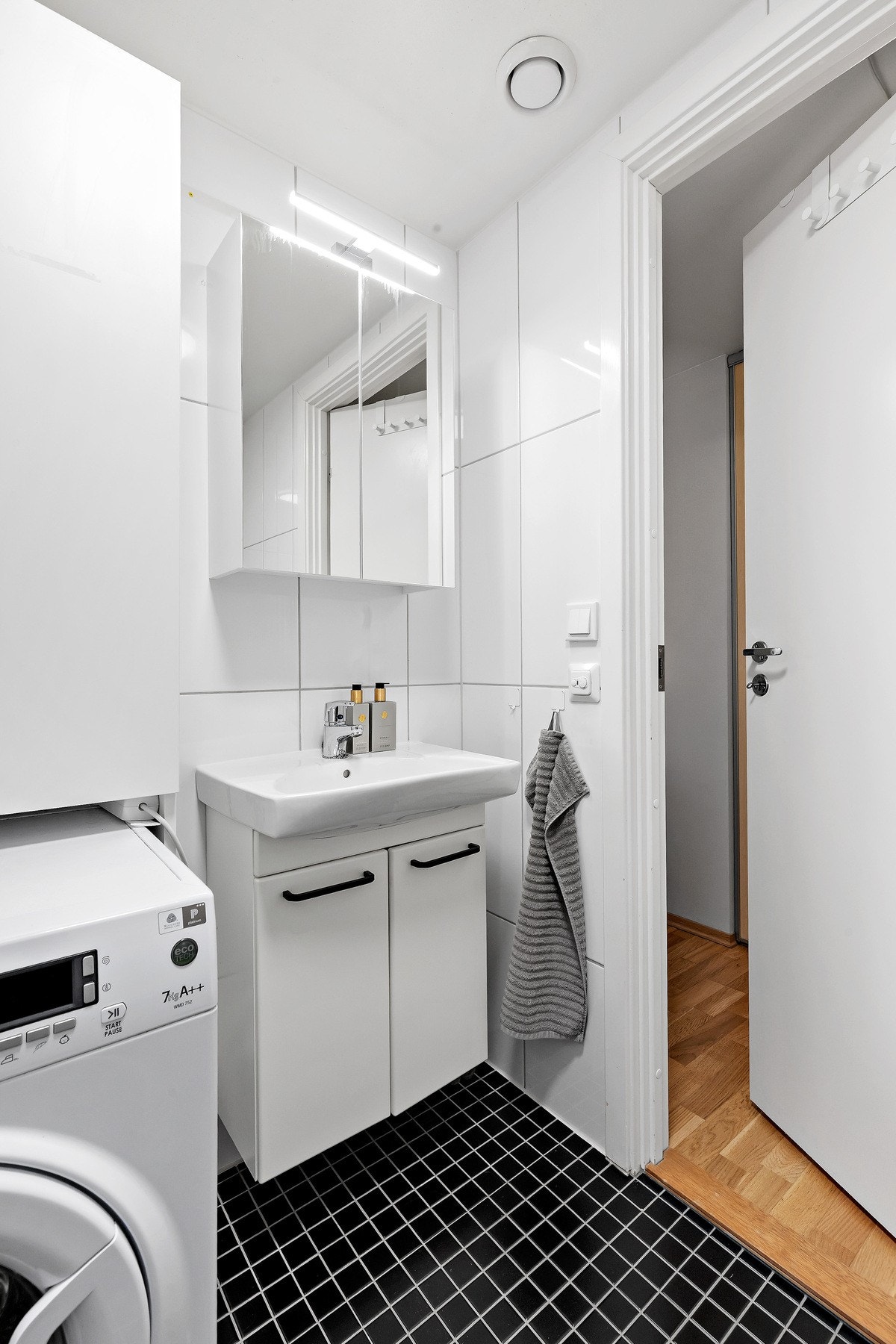 Baderommet har mekanisk avtrekk. Galleribilde