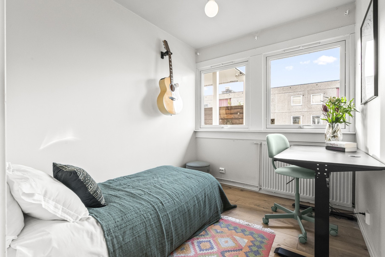 Soverom 2 har blitt etablert av tidligere eier, og er også av fin størrelse. Galleribilde