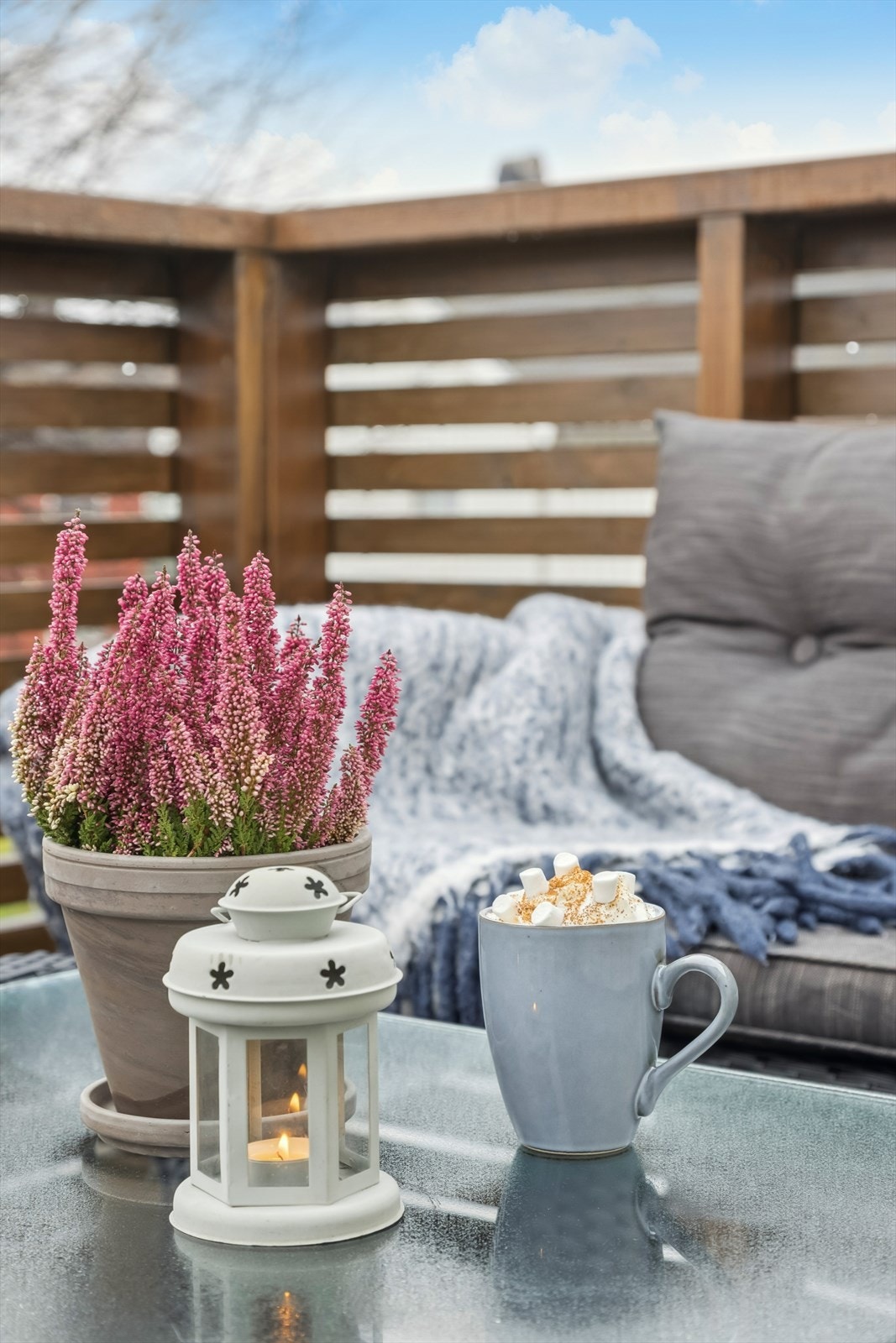 Ta en pause i frisk luft på balkongen. Galleribilde