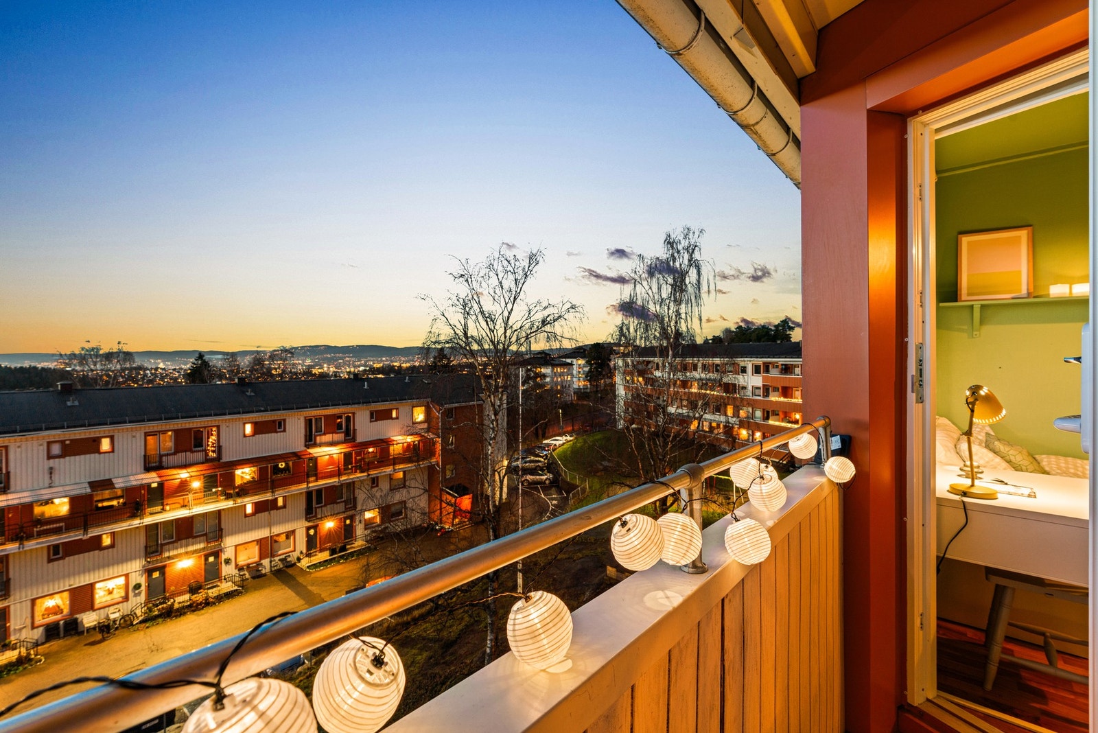 Det er meget gode solforhold på begge balkongene. Galleribilde