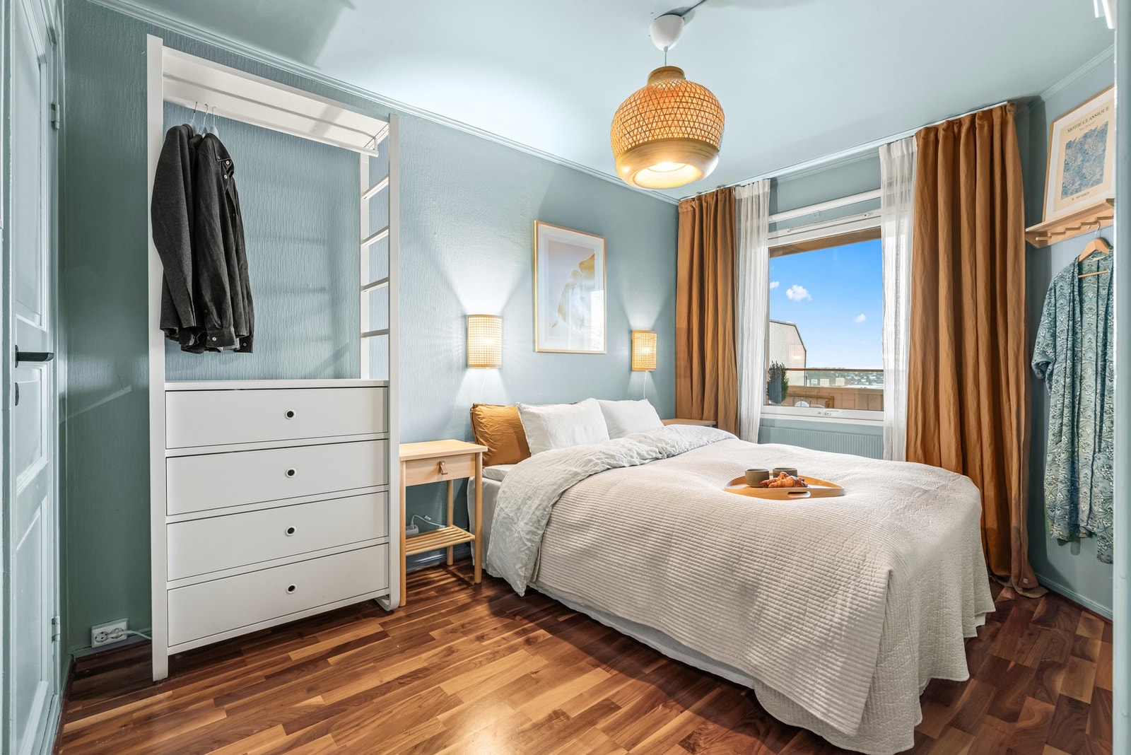 Hovedsoverommet er av god størrelse med parkettgulv. Galleribilde