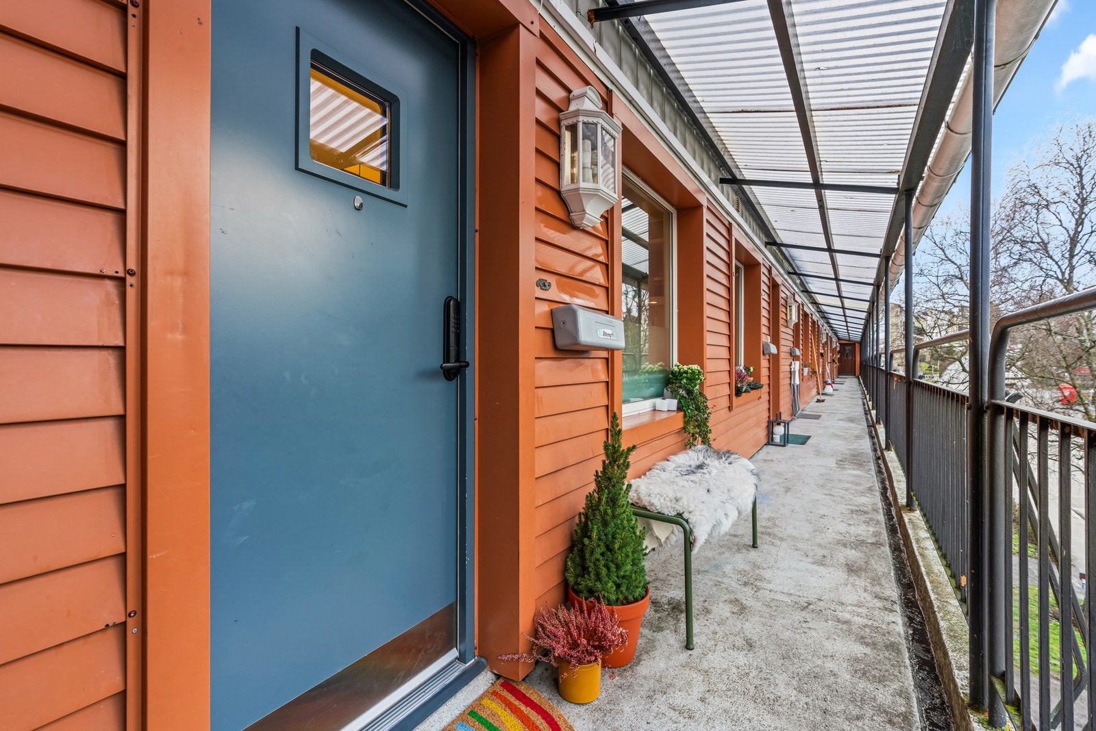 Boligen har adkomst via en felles trappeoppgang og via svalgang. Galleribilde