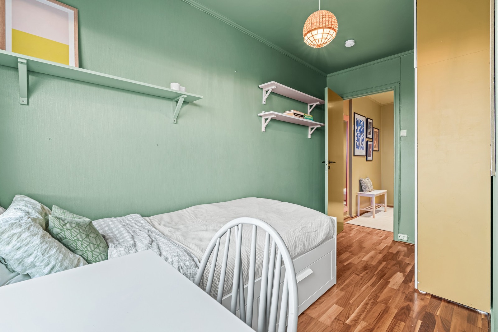 I 2023 med det montert nye dører til gjesterom og barnerom. I 2020 ble det montert nye dørhåndtak på alle dører inne i leiligheten. Galleribilde