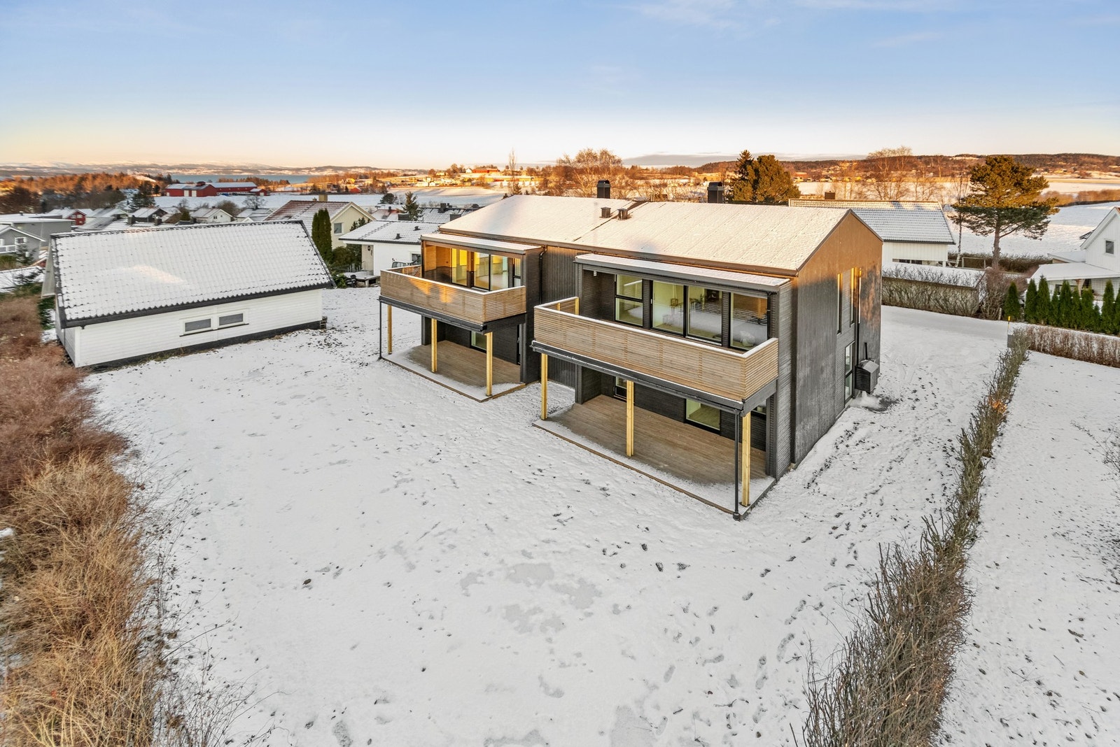 Halvpart av tomannsbolig sentralt beliggende på Ulve. Galleribilde