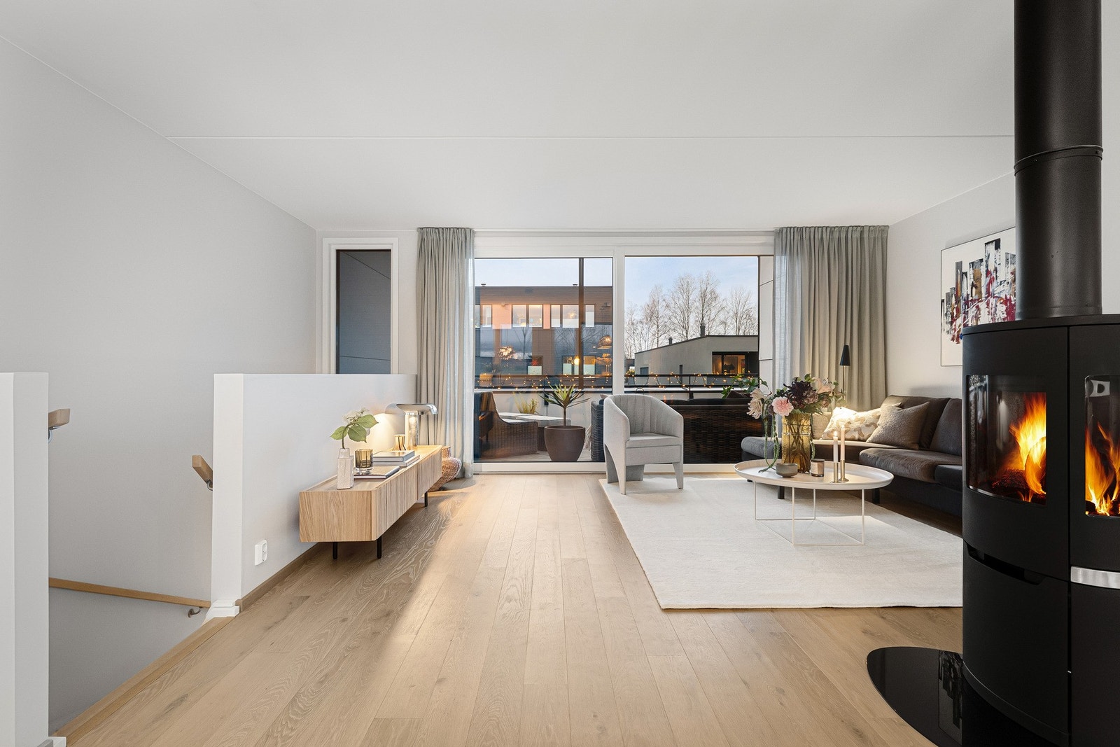 Opp i 2. etasje finner du et stort, sosialt rom med utgang til en herlig takterrasse. Galleribilde