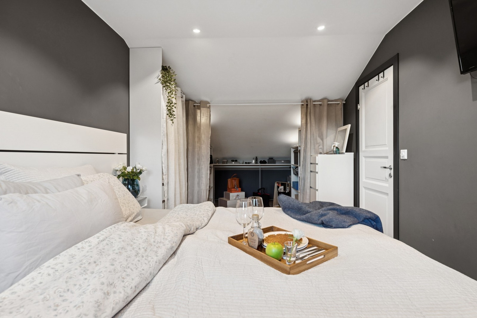 Her er det gode muligheter for garderobeløsing. Galleribilde