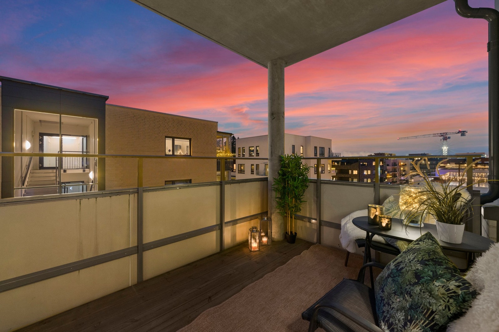 Balkongen gir en fin forlengelse av oppholdsrommet og bidrar til økt romfølelse Galleribilde