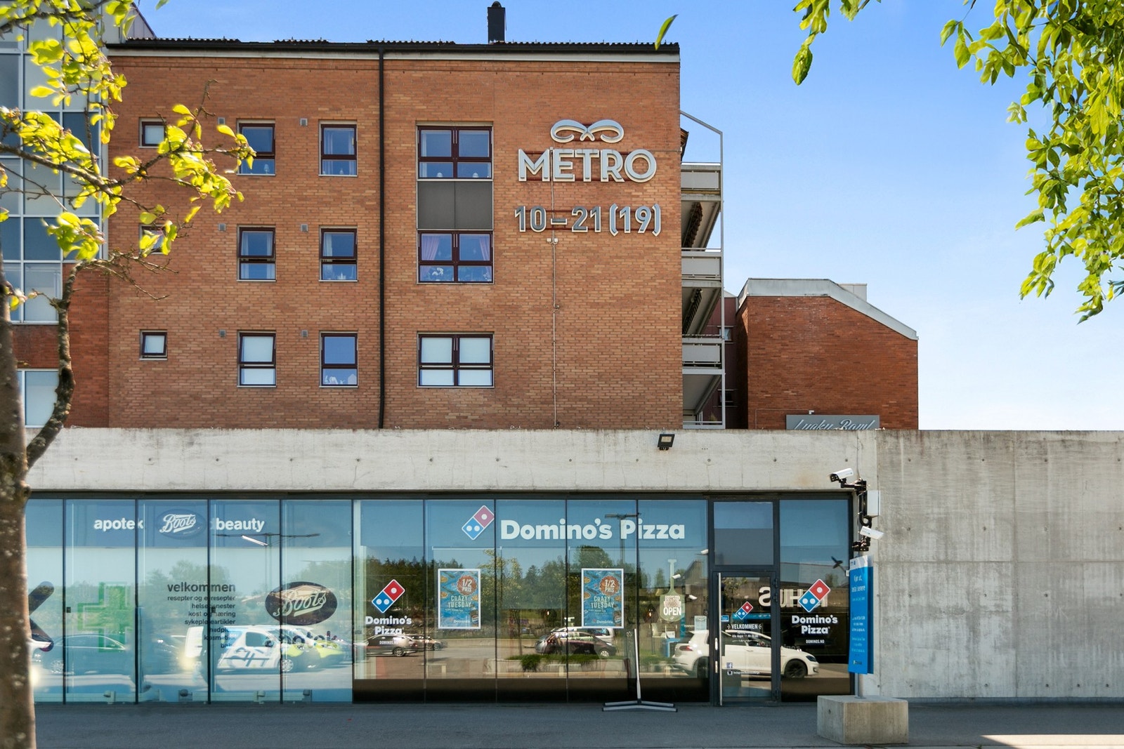 Metro kjøpesenter ligger ikke langt unna - med over 100 moderne butikker og varierte spisesteder Galleribilde