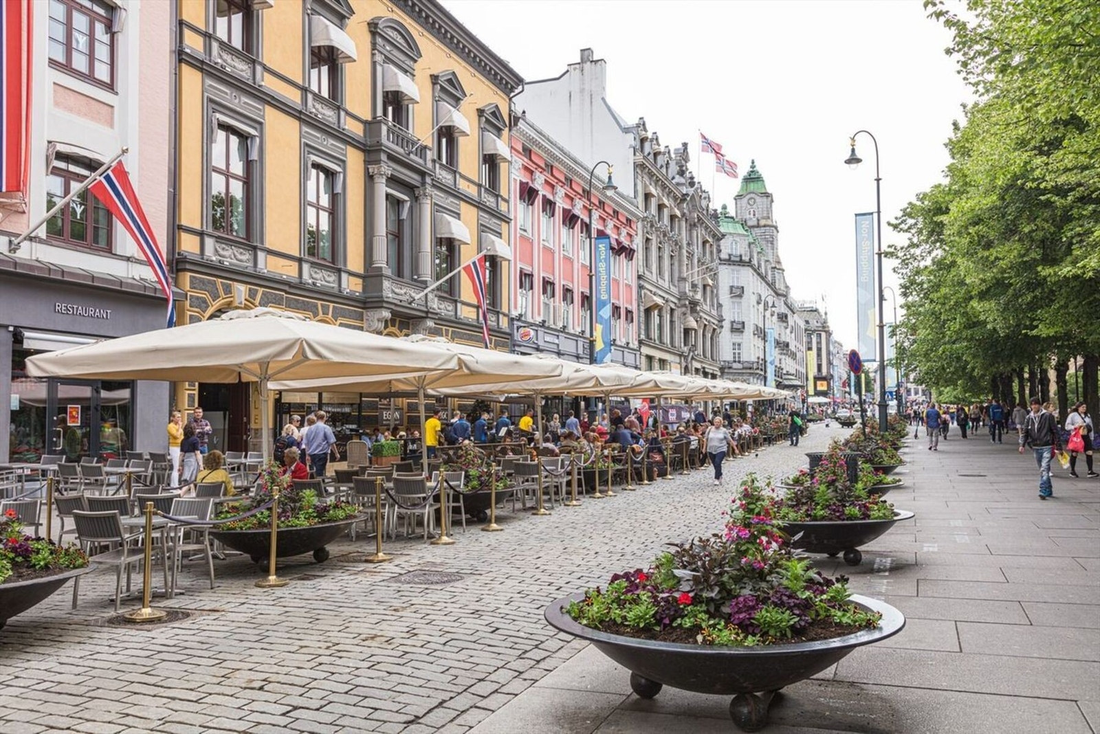 Karl Johans gate er kun noen minutters gange fra leiligheten! Galleribilde