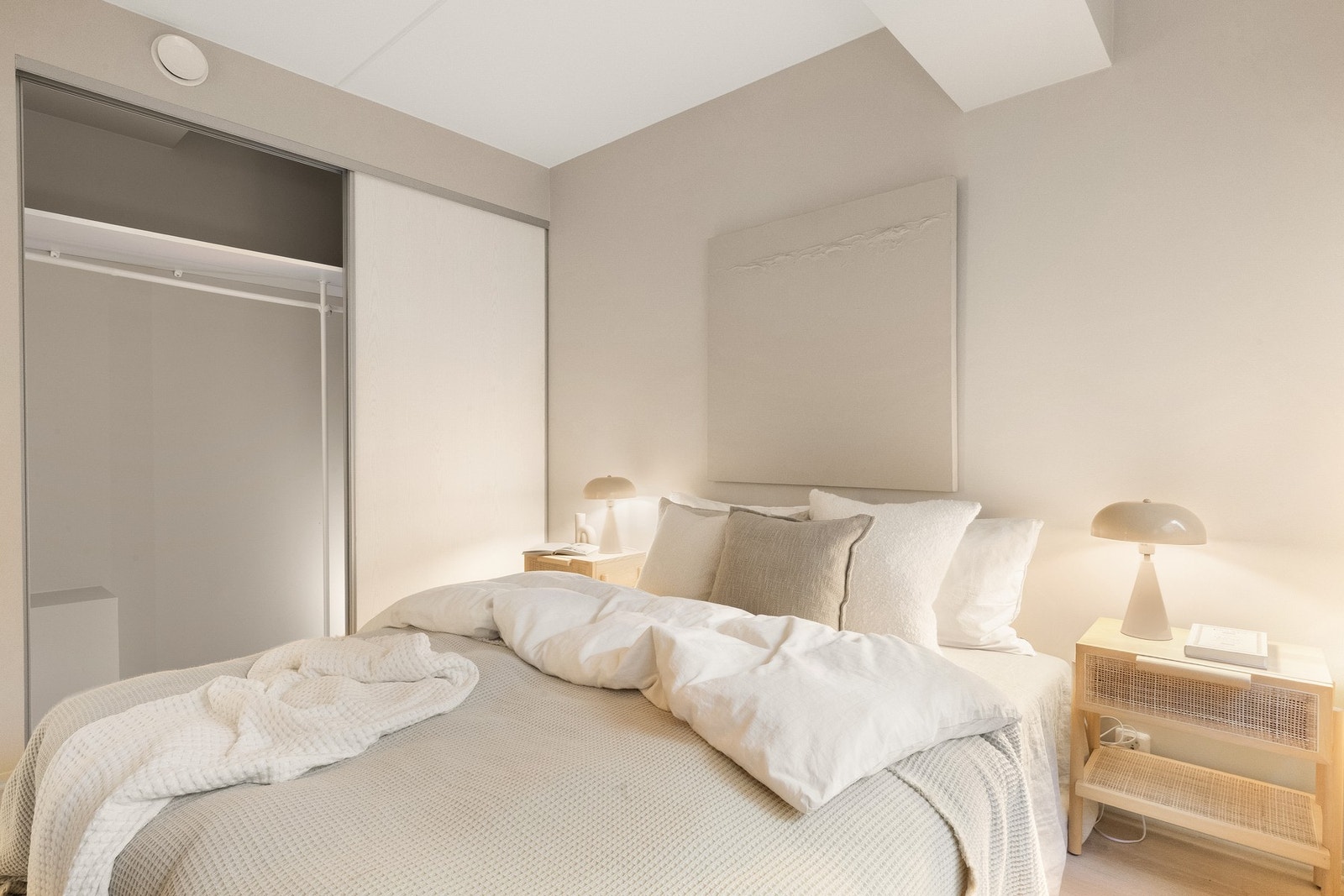 Soverommet er malt i delikate farger og skaper en god atmosfære. Galleribilde