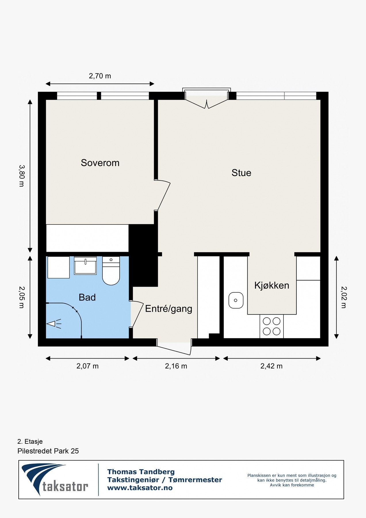 Leiligheten har en optimal planløsning som inneholder entré med stor skyvedørsgarderobe, åpen stue- og kjøkkenløsning av god størrelse med fransk balkong, tidløst baderom med gulvvarme og romslig soverom med gode oppbevaringsmuligheter. Galleribilde