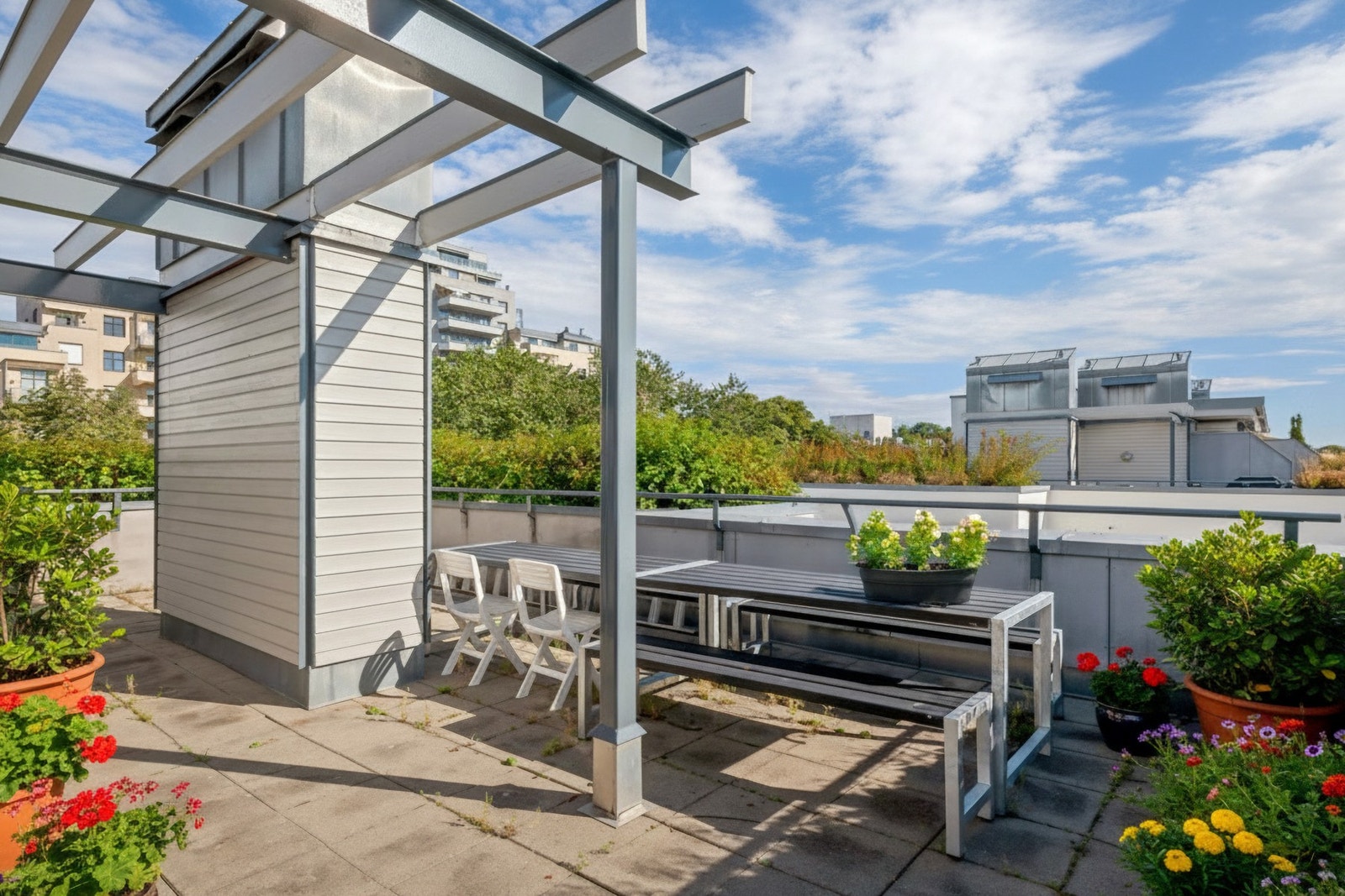 Her for du tilgang til felles takterrasse med herlig utsikt over byen! Galleribilde