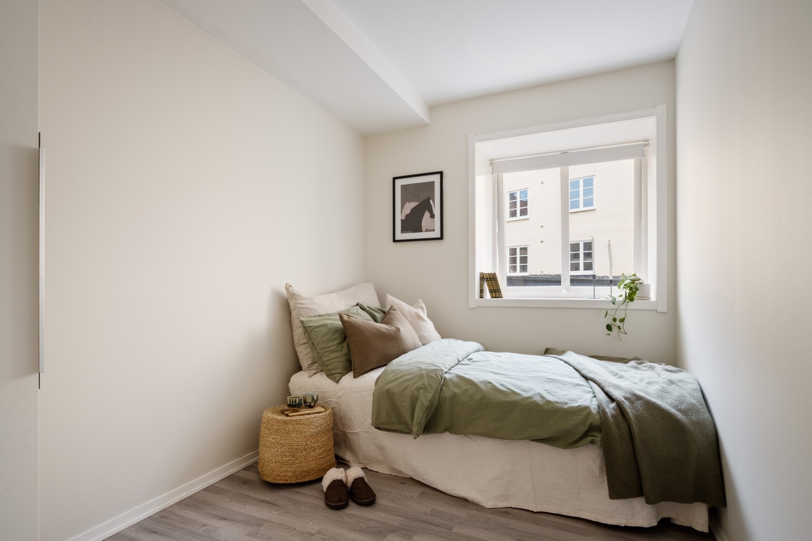 To romslige soverom gjør det enkelt å tilpasse boligen til ulike behov. Galleribilde