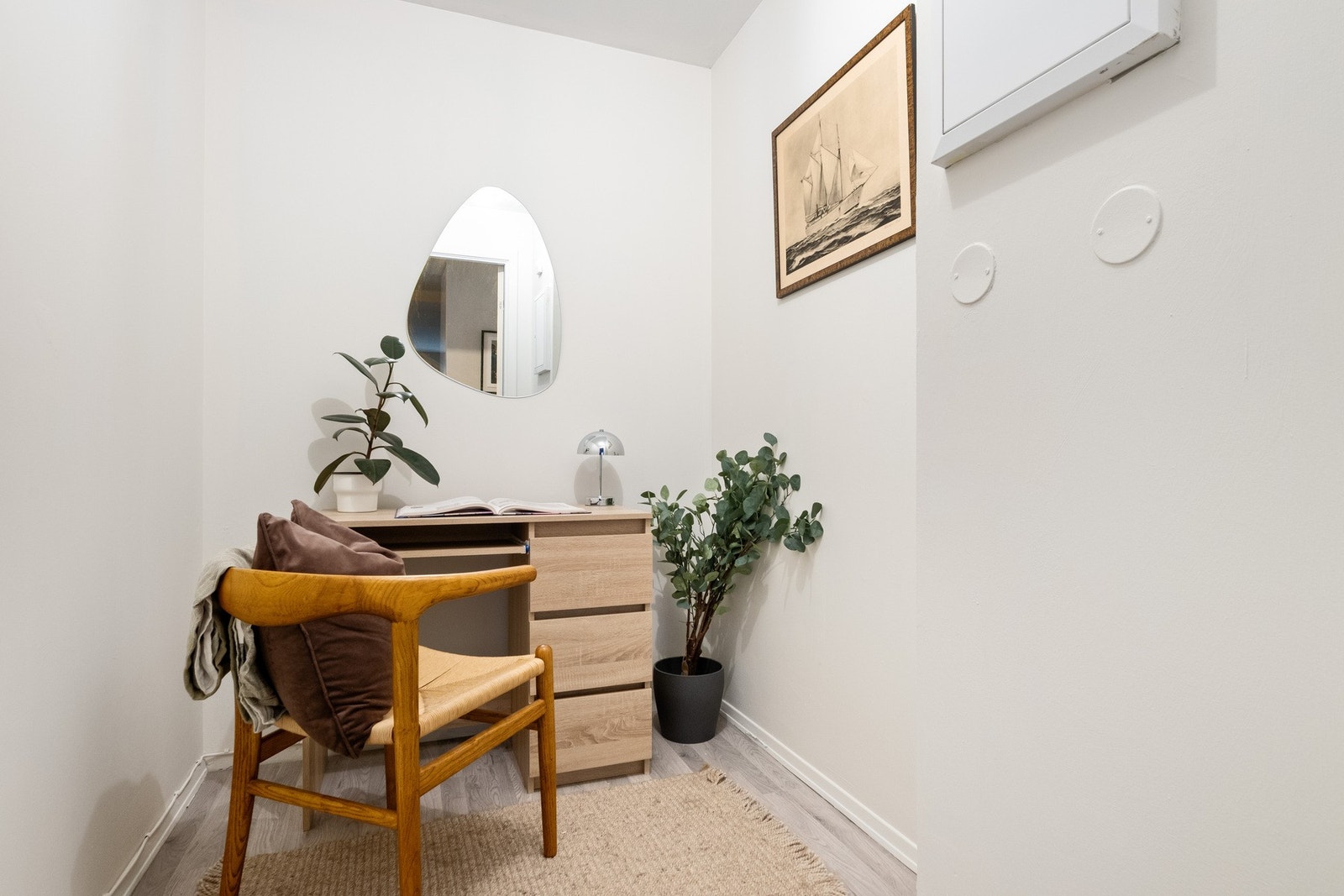 Selger har benyttet den innvendige boden til kontor. Galleribilde