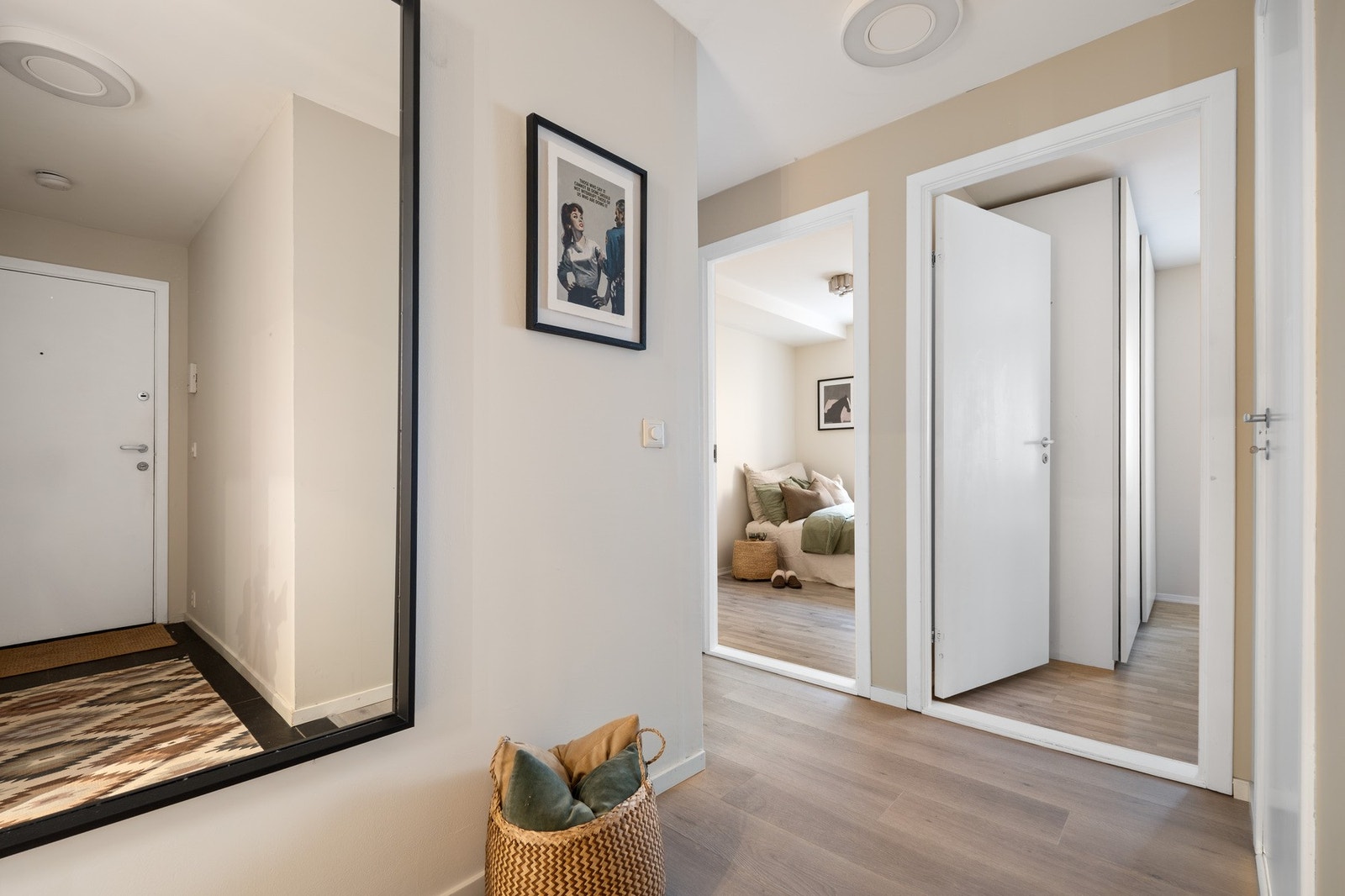 Boligen har delikate farger og pene gulv. Galleribilde