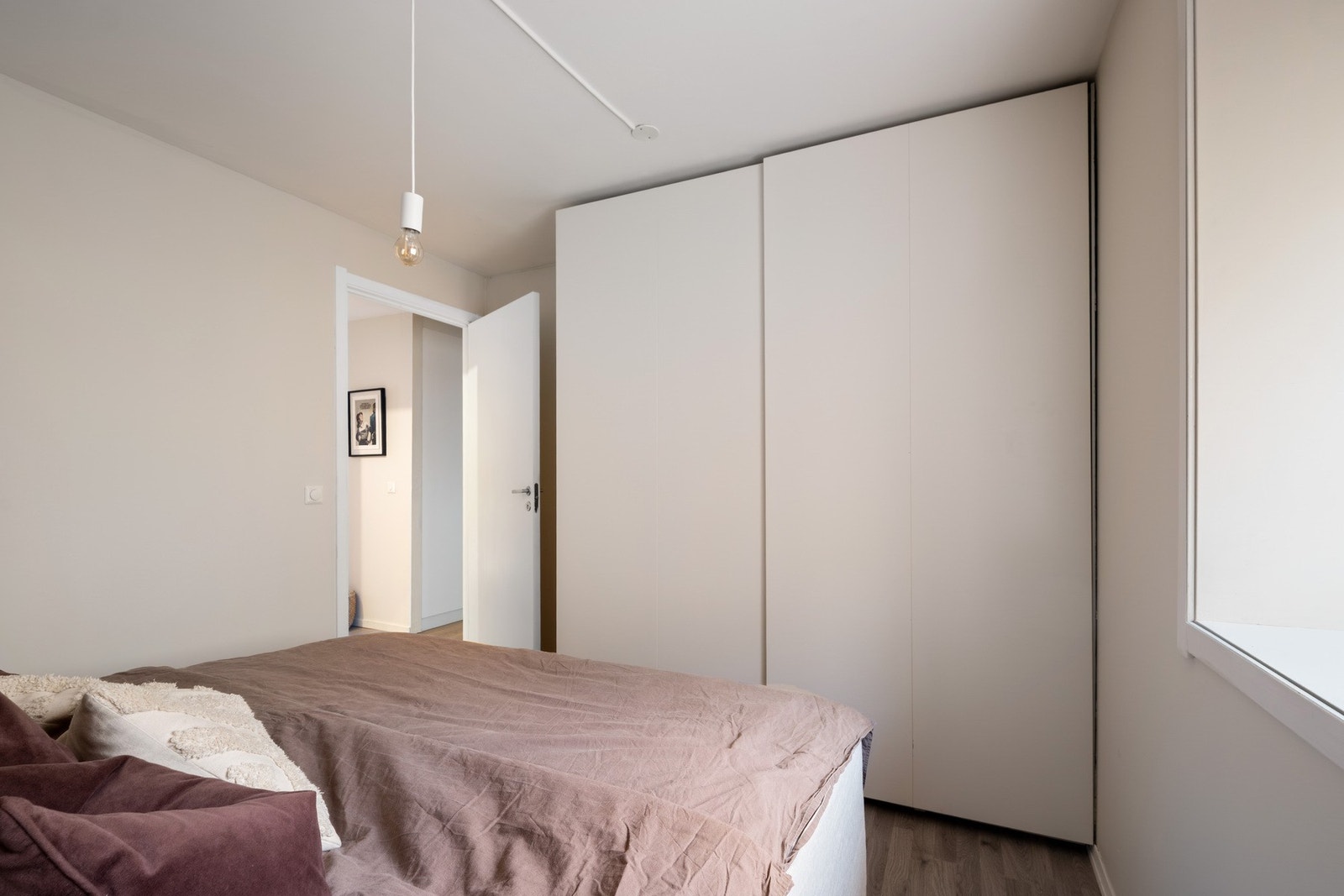 Garderobeskap følger boligen ved salg. Galleribilde