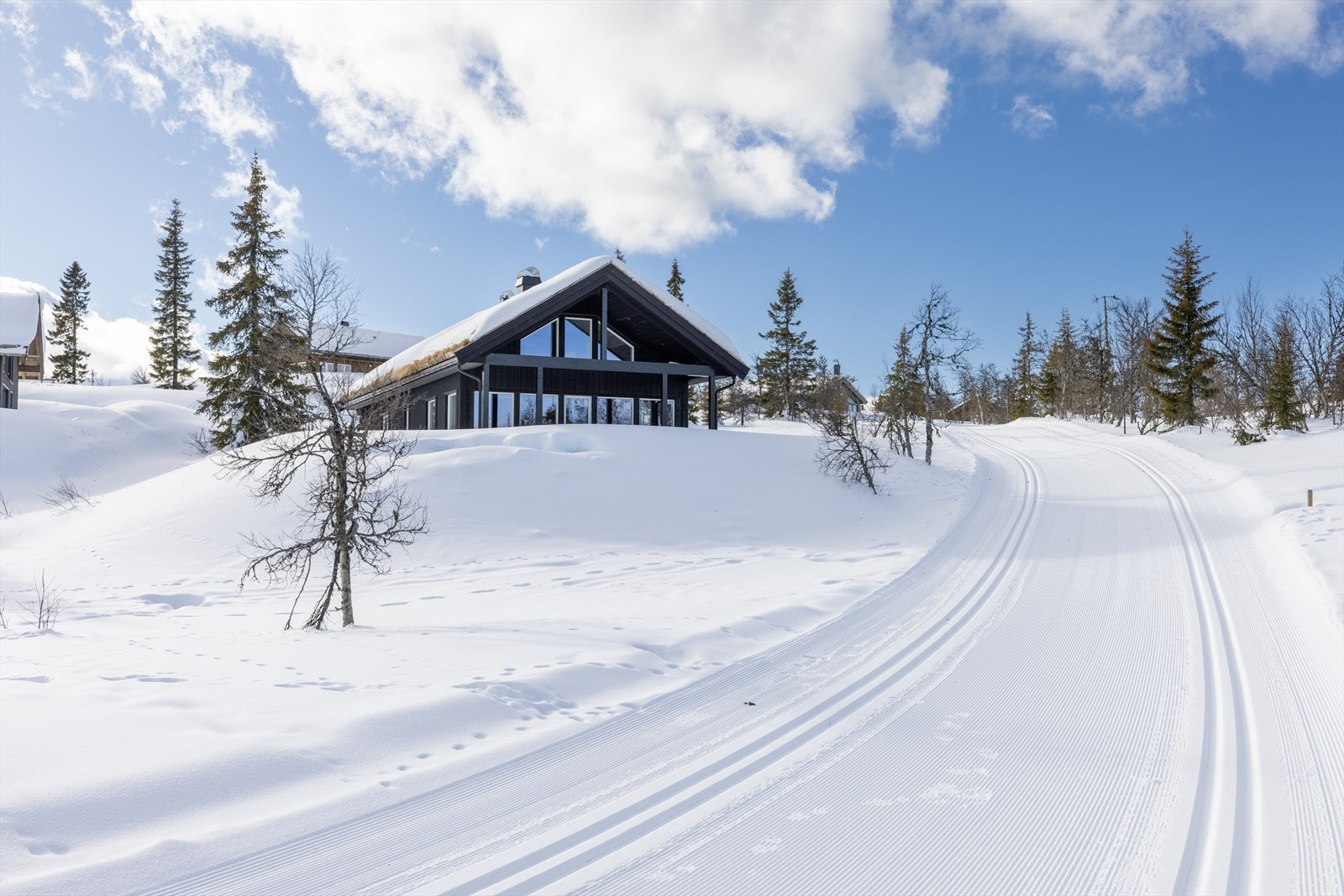 Ta gjerne turen til Elveseter, Jomfruslettfjell (1.139 m.o.h.), Spåtind (1.414 m.o.h.), eller kanskje rundturen Garin - Elveseter. Galleribilde