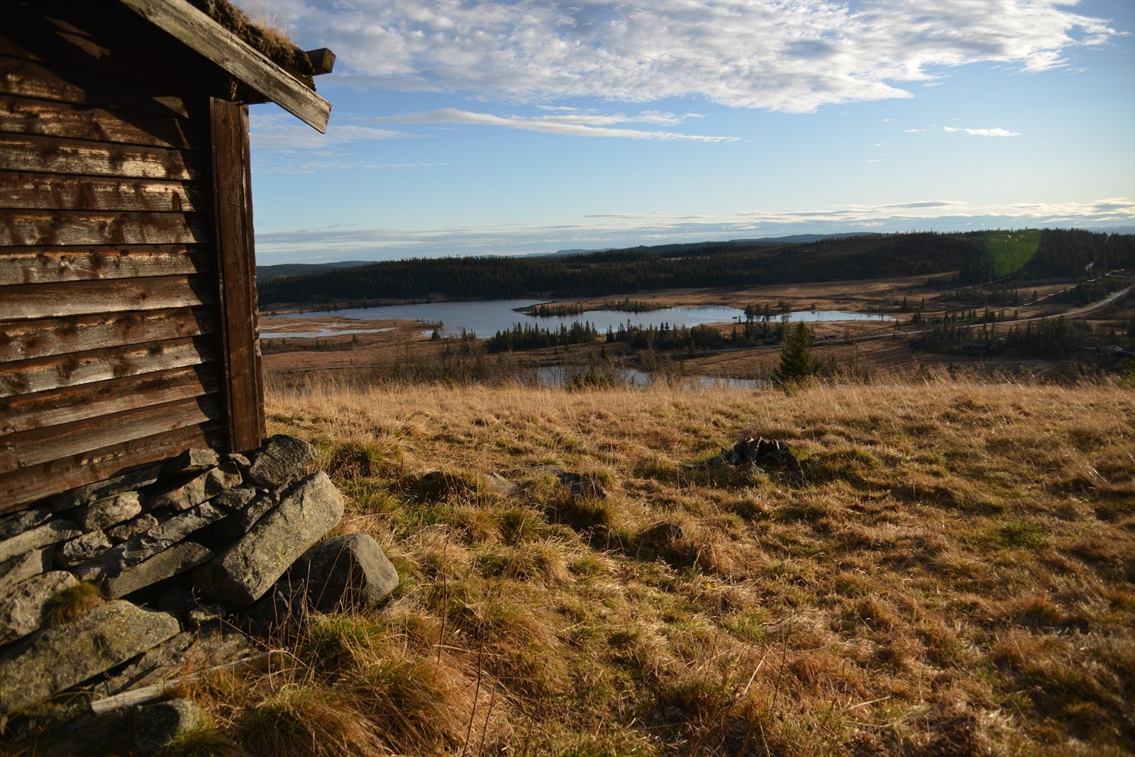 Området byr på nydelig turterrreng uansett årstid. Det er også muligheter for småviltjakt på for eksempel rype og skogsfugl. (Selgers foto) Galleribilde