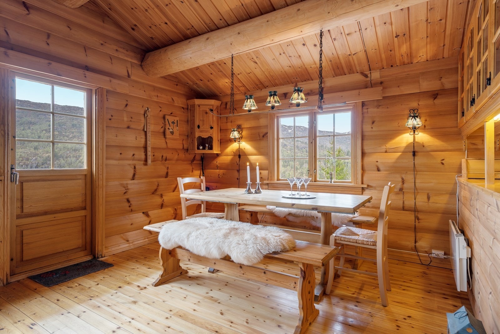 Koselig spiseplass i stue Galleribilde